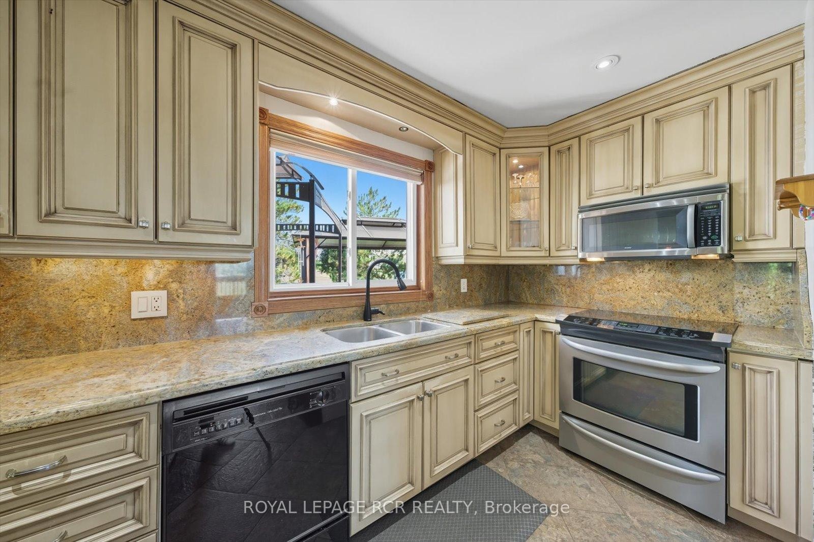 









1637


15

Side Road,
New Tecumseth,




ON
L0G 1W0

