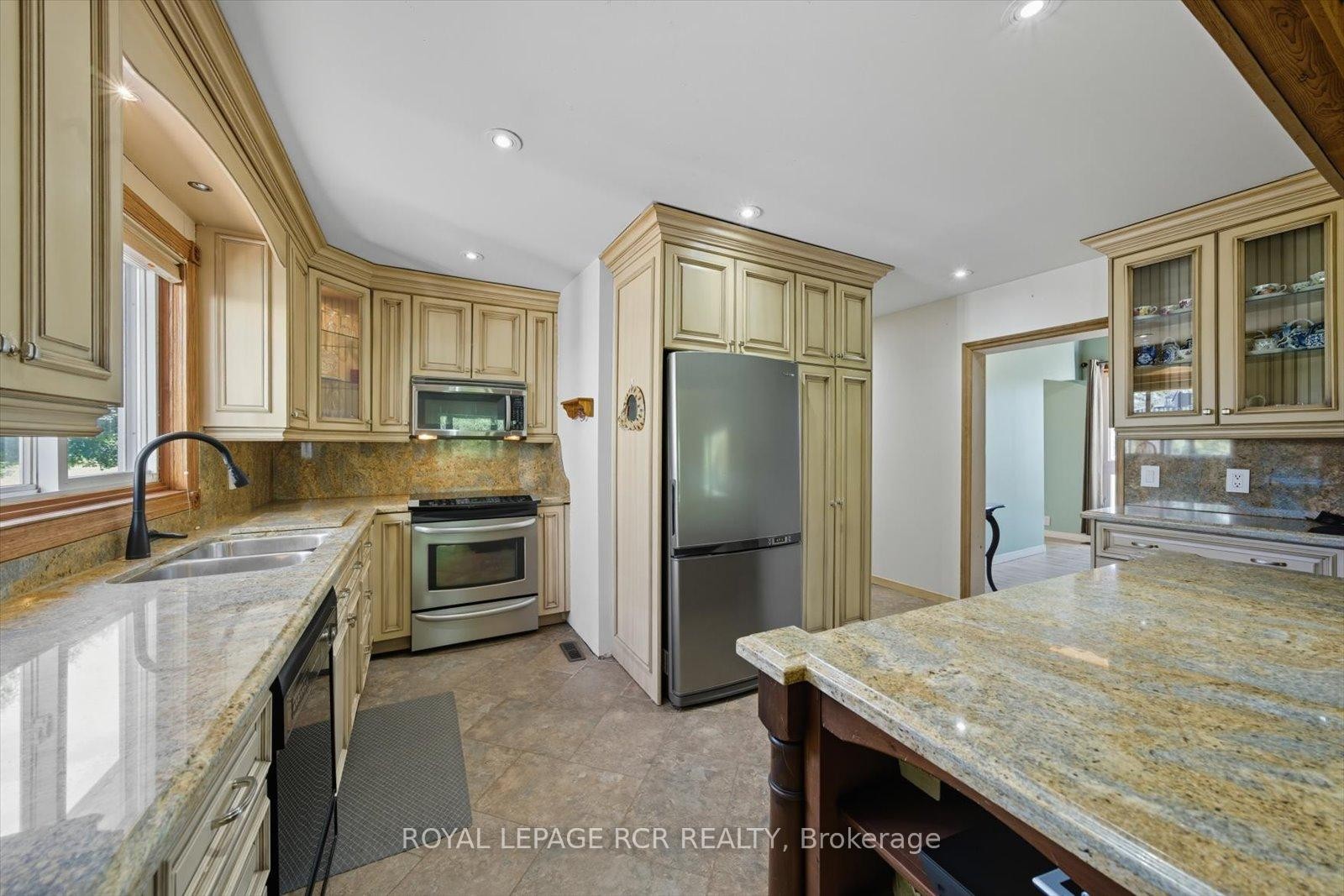









1637


15

Side Road,
New Tecumseth,




ON
L0G 1W0

