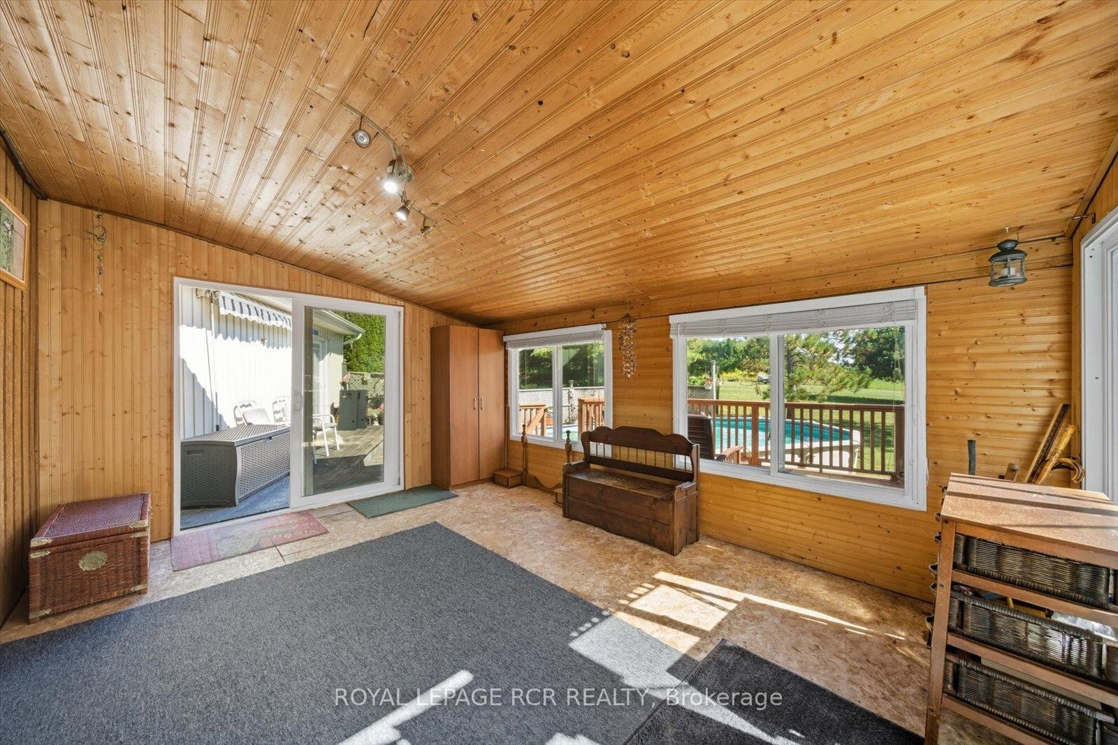 









1637


15

Side Road,
New Tecumseth,




ON
L0G 1W0

