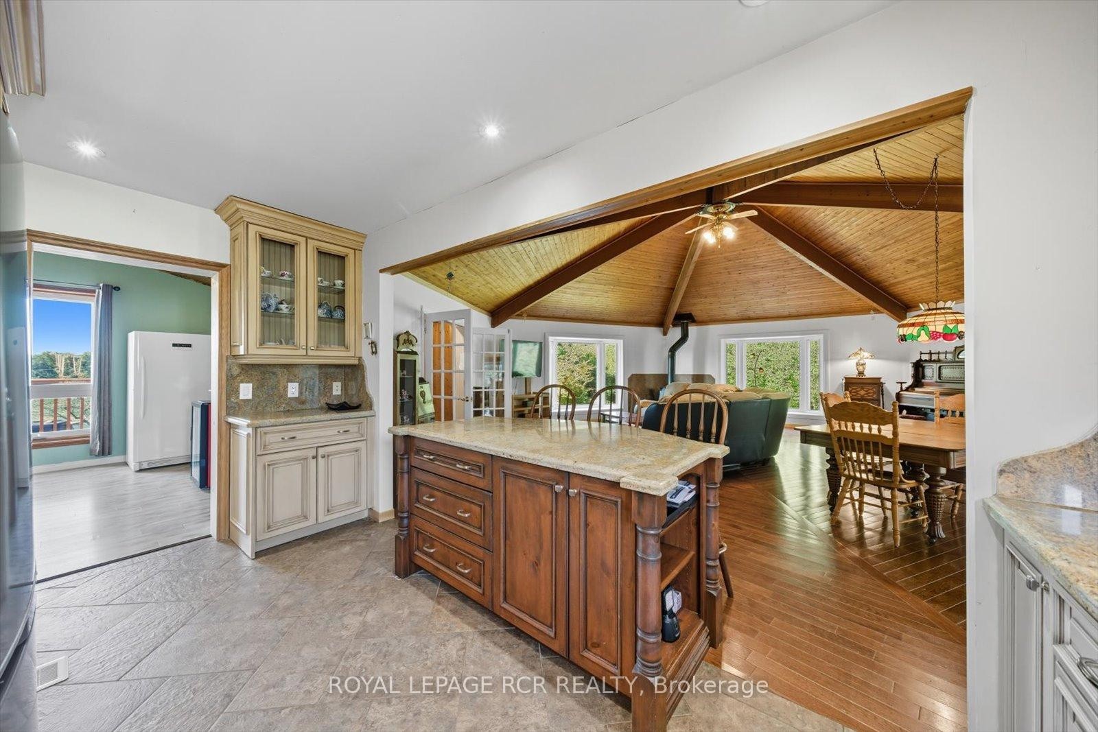 









1637


15

Side Road,
New Tecumseth,




ON
L0G 1W0

