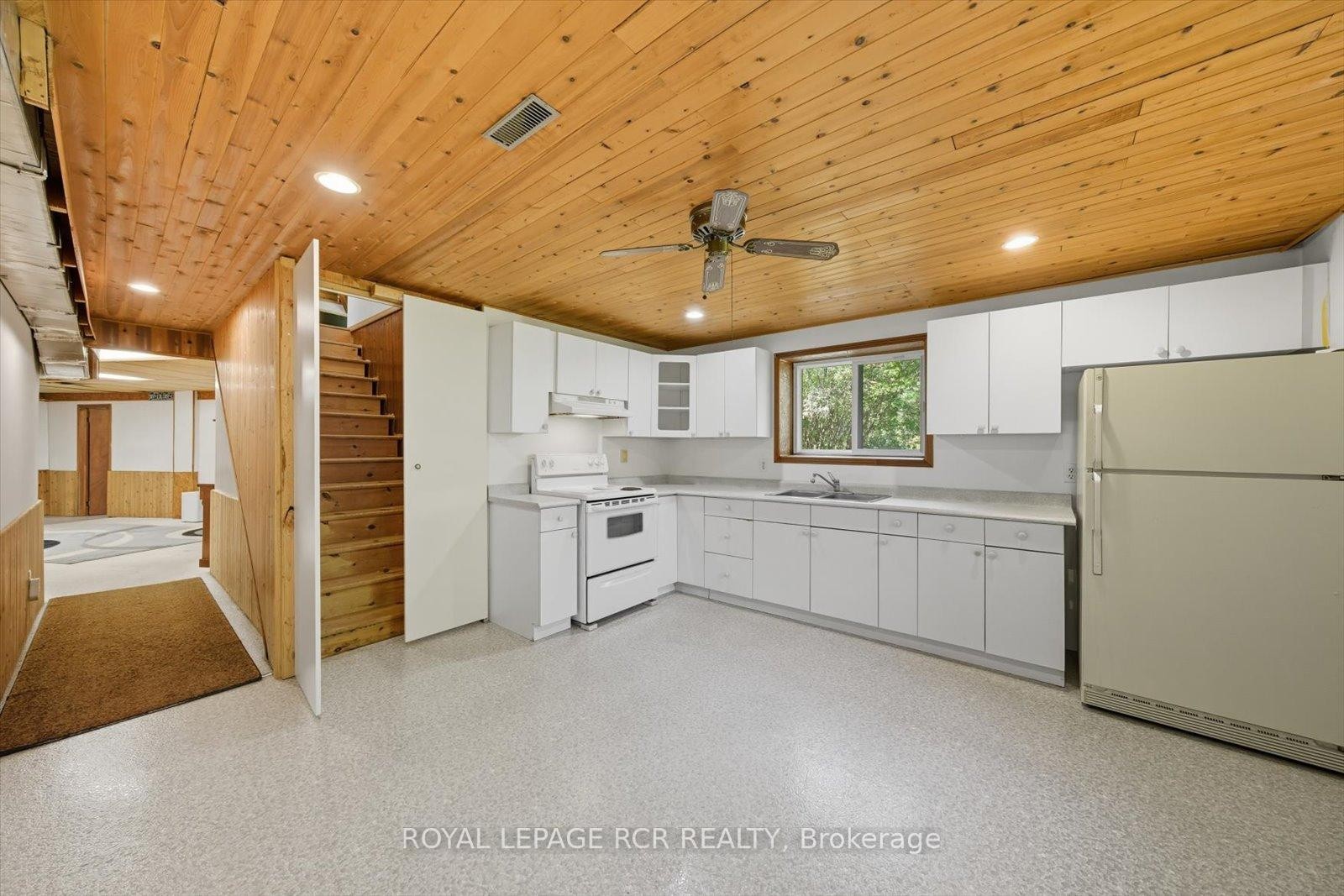 









1637


15

Side Road,
New Tecumseth,




ON
L0G 1W0


