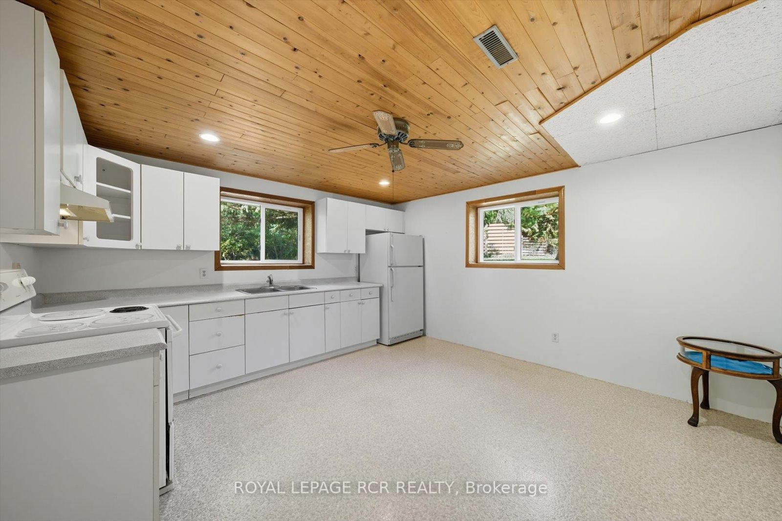 









1637


15

Side Road,
New Tecumseth,




ON
L0G 1W0

