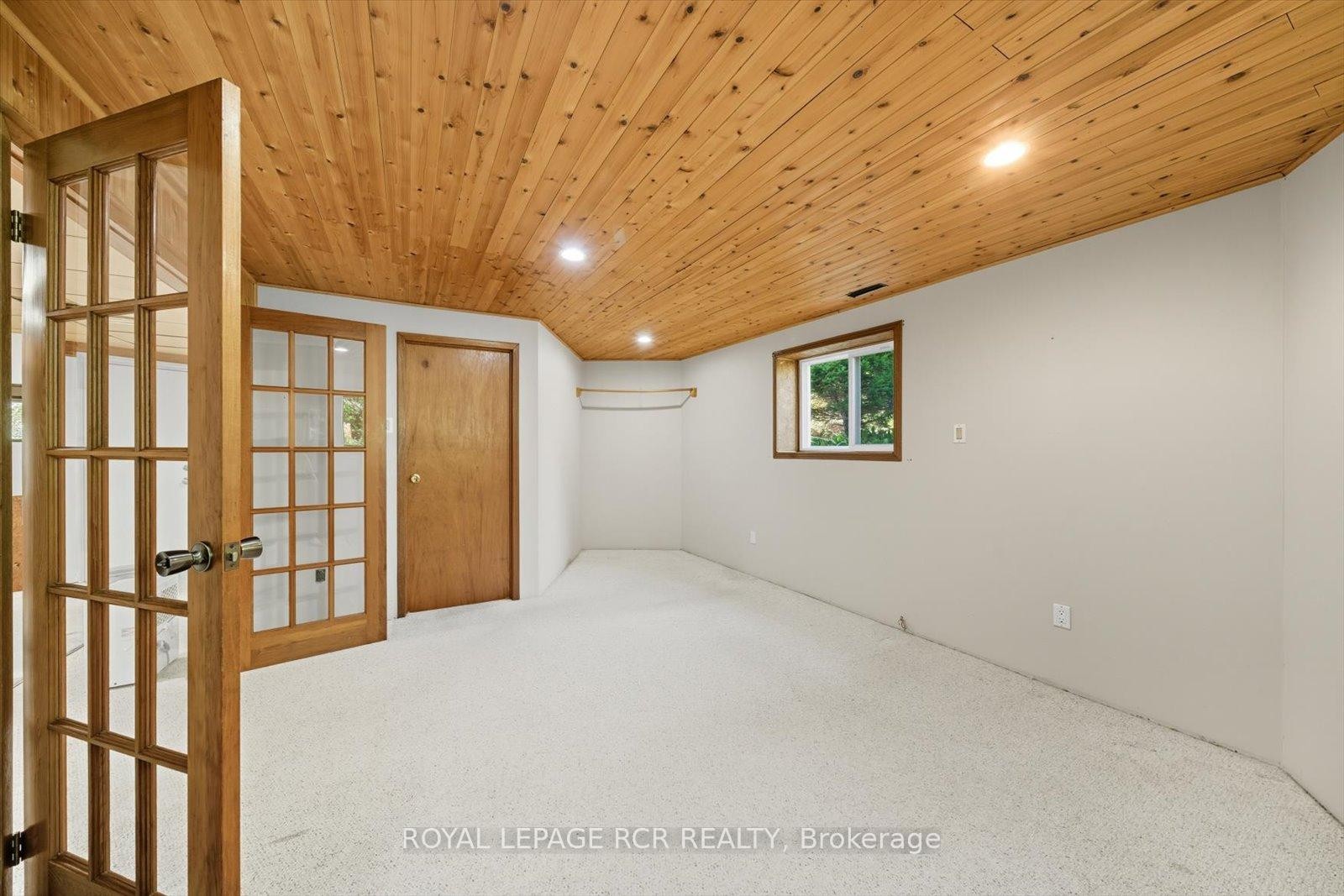 









1637


15

Side Road,
New Tecumseth,




ON
L0G 1W0

