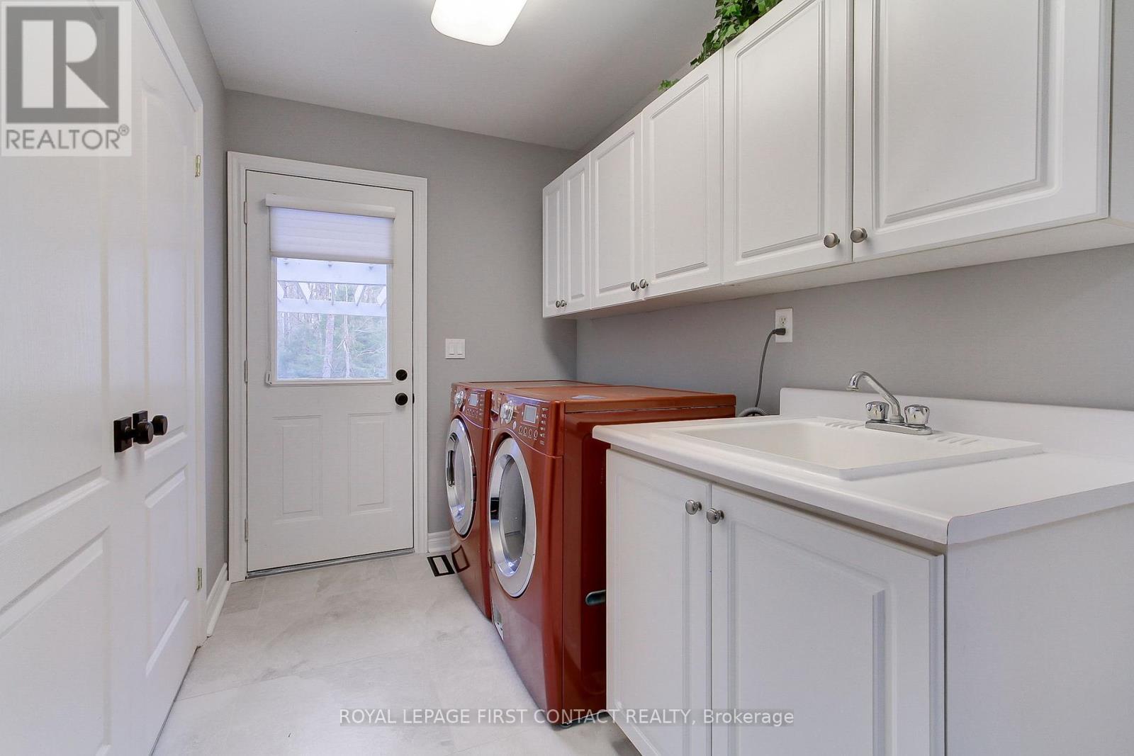 












8 PELOSI WAY

,
East Gwillimbury,




Ontario
L0G1M0

