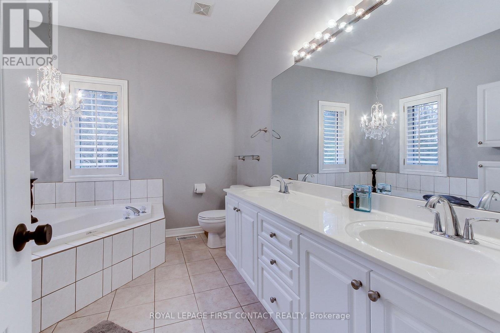 












8 PELOSI WAY

,
East Gwillimbury,




Ontario
L0G1M0

