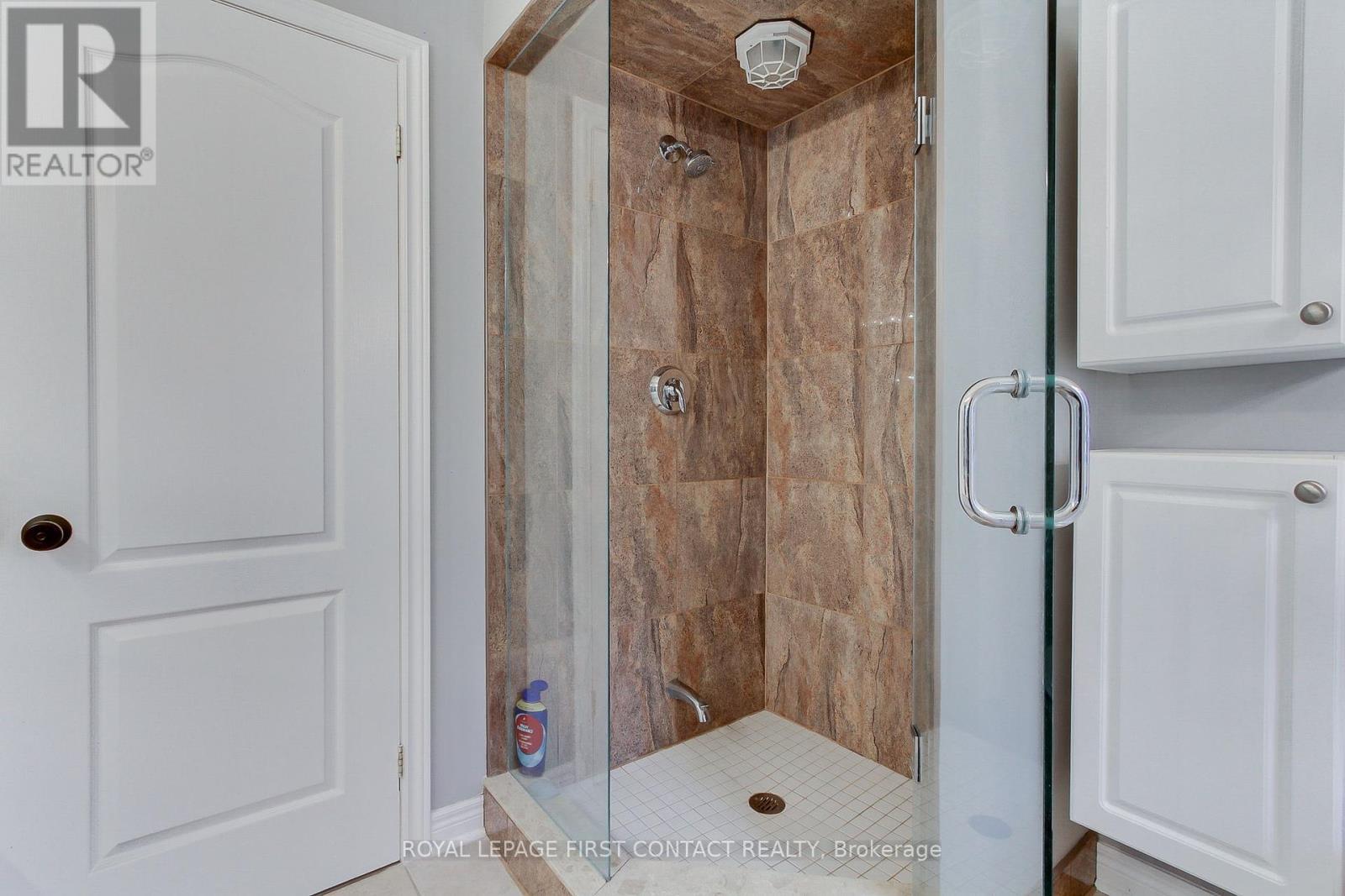 












8 PELOSI WAY

,
East Gwillimbury,




Ontario
L0G1M0

