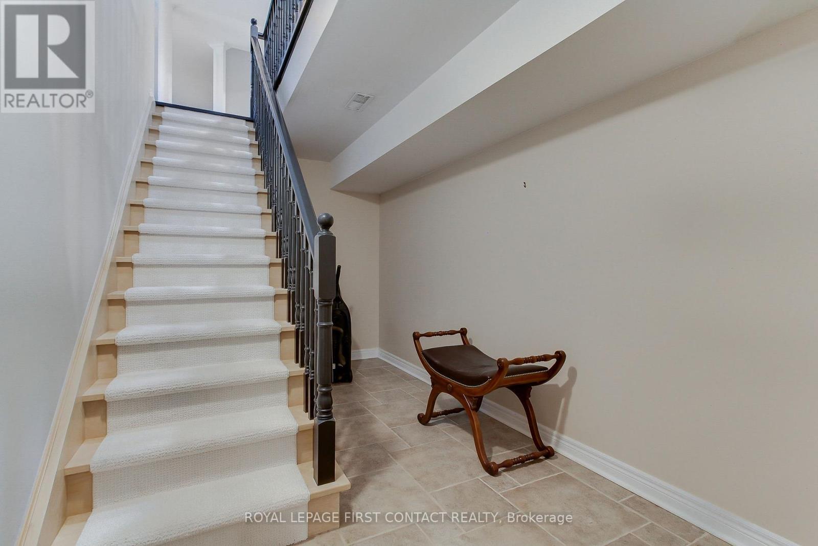 












8 PELOSI WAY

,
East Gwillimbury,




Ontario
L0G1M0

