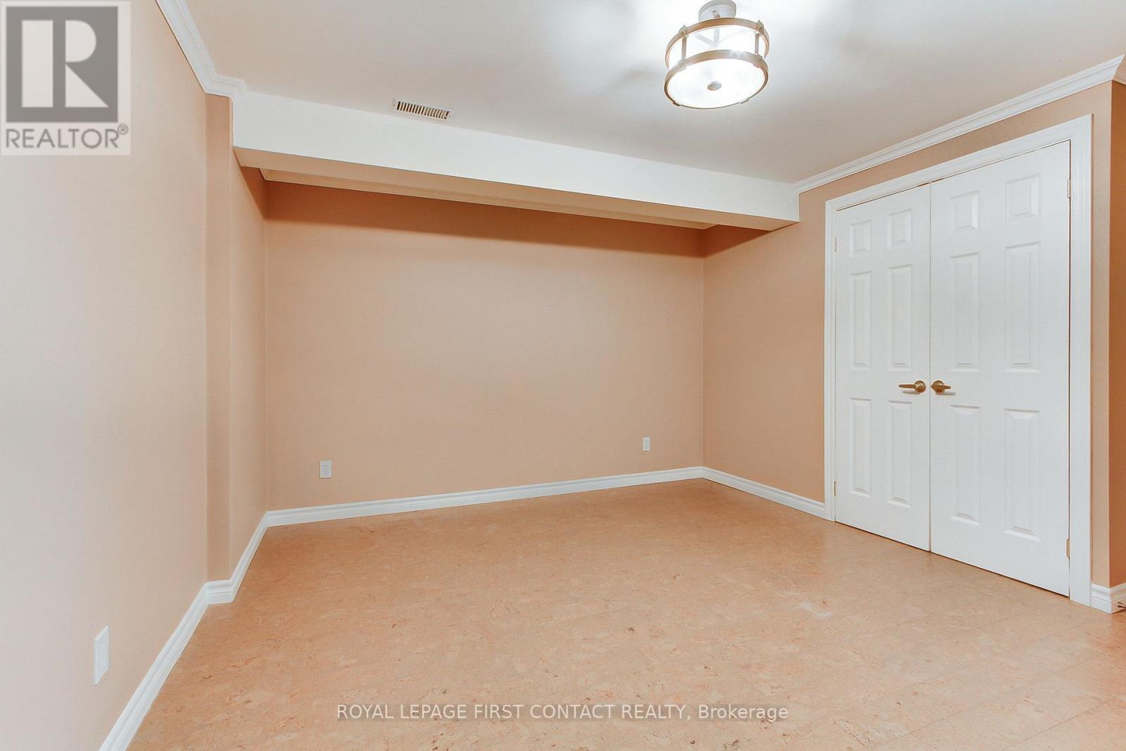 












8 PELOSI WAY

,
East Gwillimbury,




Ontario
L0G1M0

