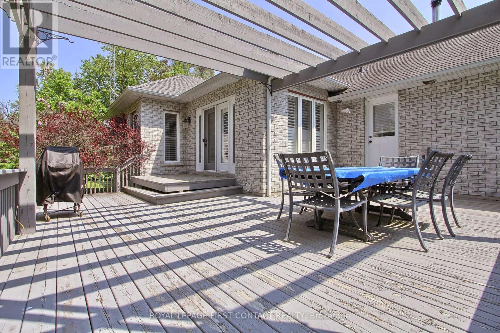 












8 PELOSI WAY

,
East Gwillimbury,




Ontario
L0G1M0

