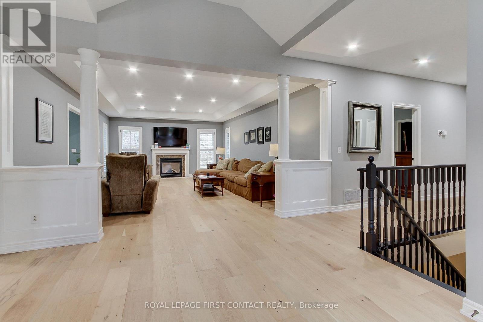 












8 PELOSI WAY

,
East Gwillimbury,




Ontario
L0G1M0

