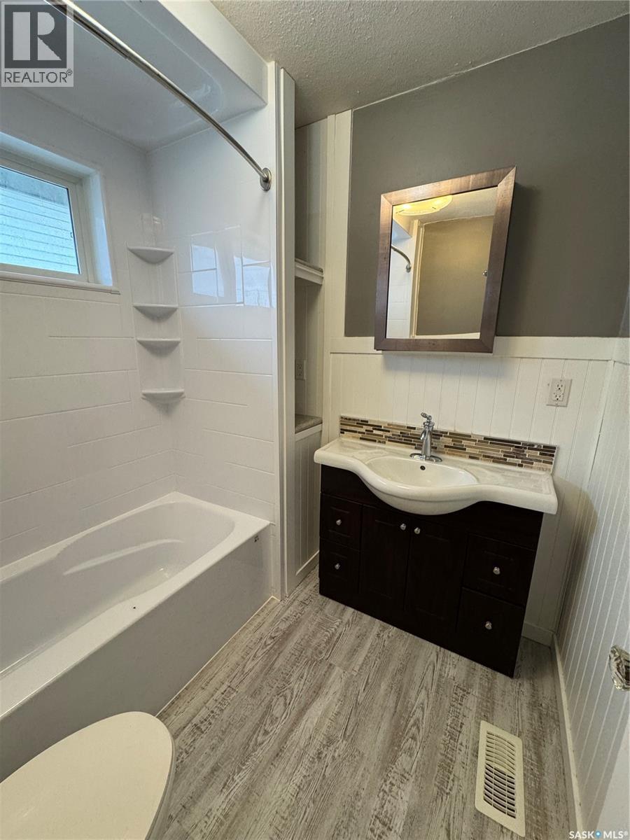 












529 Albert STREET

,
Hudson Bay,




Saskatchewan
S0E0Y0

