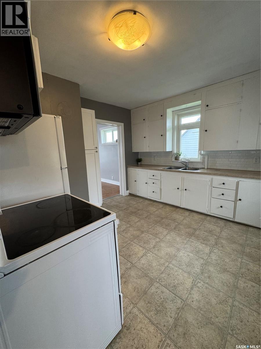 












529 Albert STREET

,
Hudson Bay,




Saskatchewan
S0E0Y0

