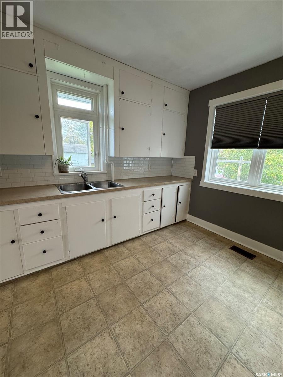 












529 Albert STREET

,
Hudson Bay,




Saskatchewan
S0E0Y0

