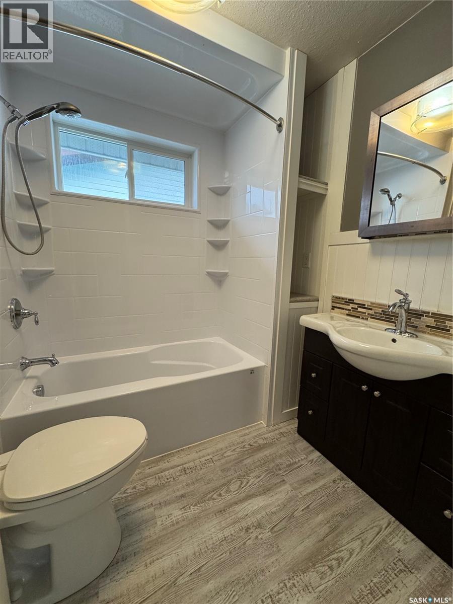 












529 Albert STREET

,
Hudson Bay,




Saskatchewan
S0E0Y0

