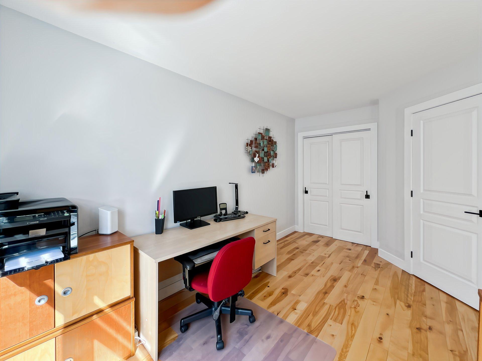 









2654


Av. Ernest-Hemingway

,
Montréal (Saint-Laurent),




QC
H4R3E7

