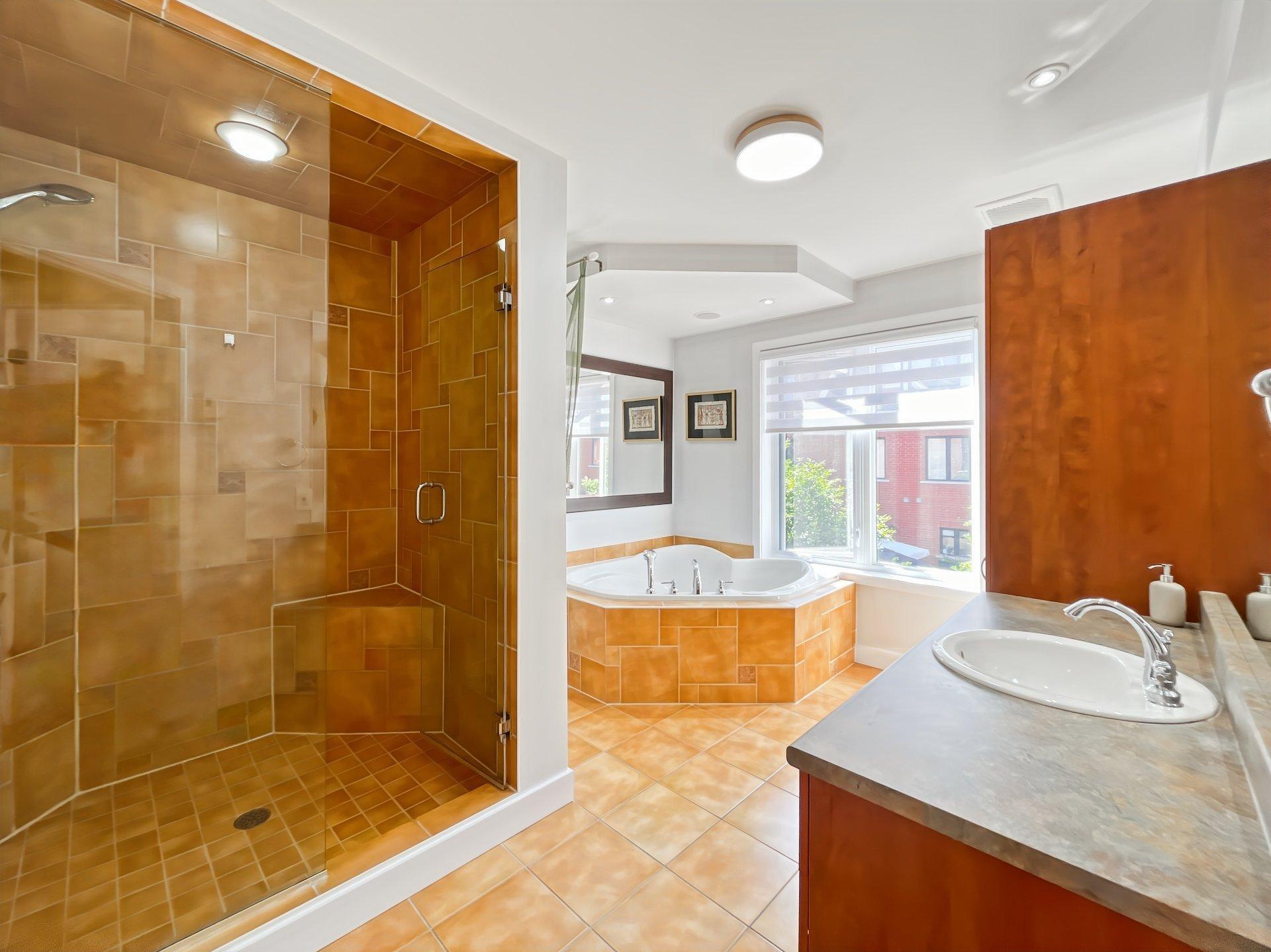 









2654


Av. Ernest-Hemingway

,
Montréal (Saint-Laurent),




QC
H4R3E7

