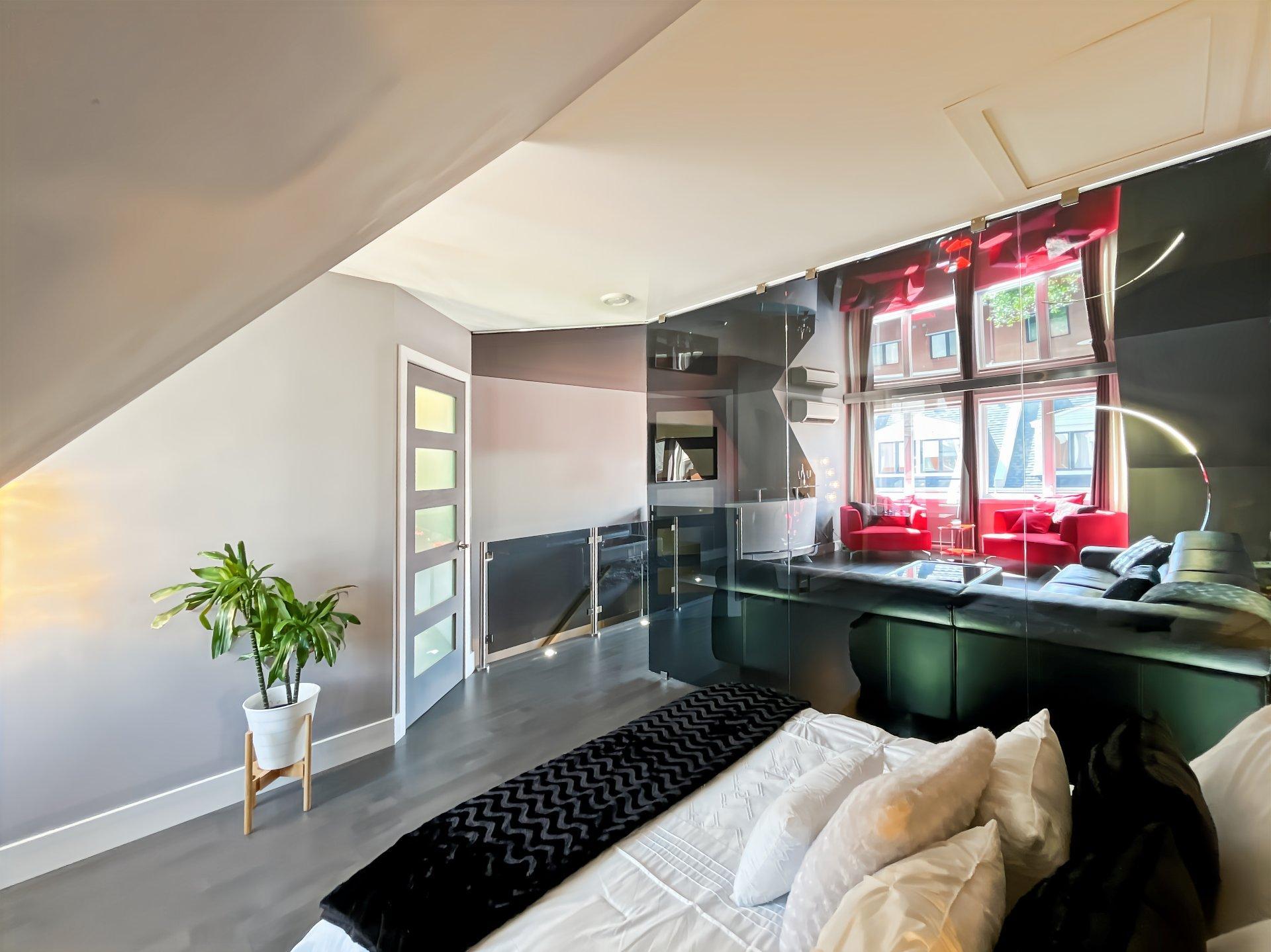 









2654


Av. Ernest-Hemingway

,
Montréal (Saint-Laurent),




QC
H4R3E7

