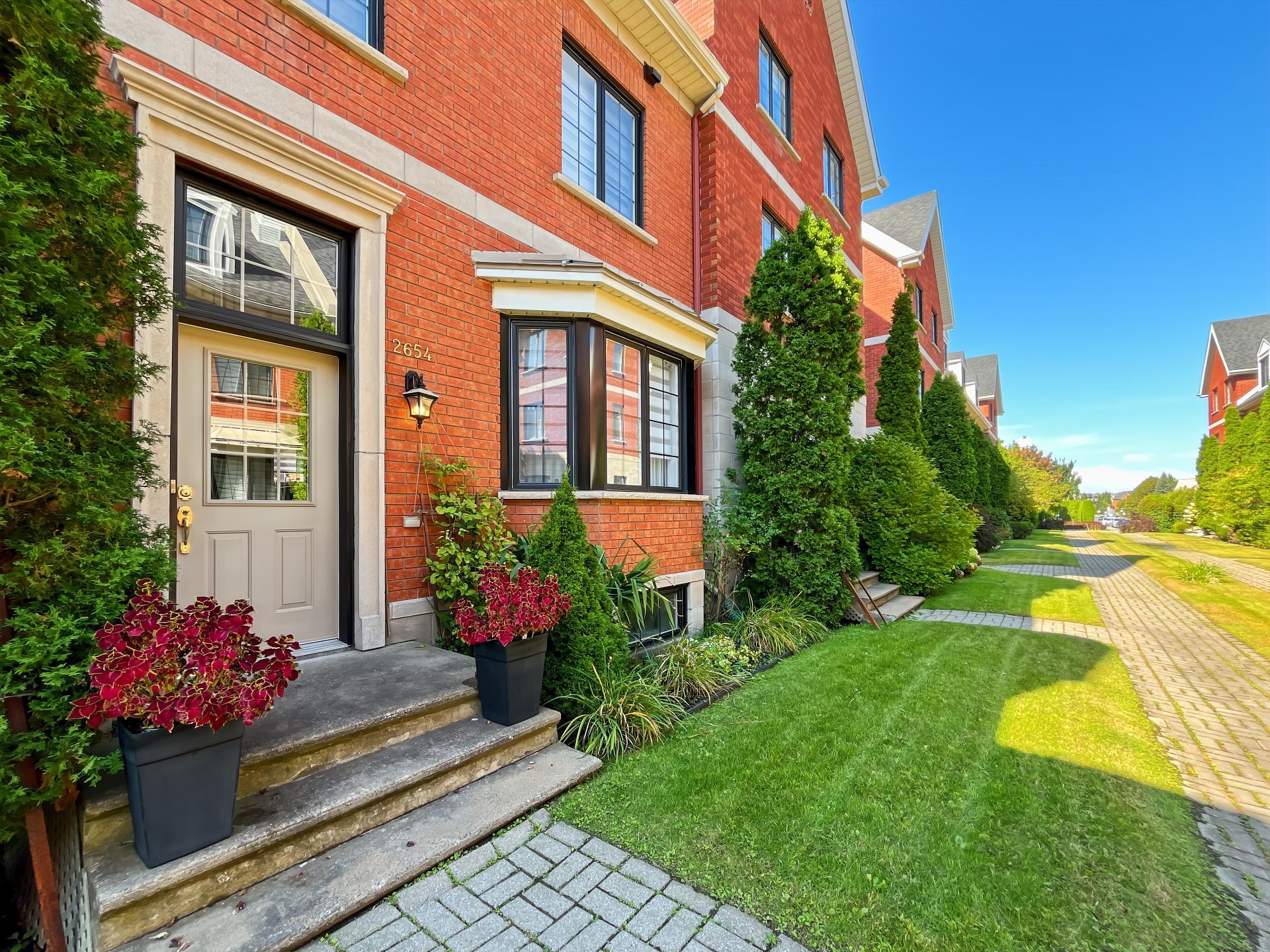 









2654


Av. Ernest-Hemingway

,
Montréal (Saint-Laurent),




QC
H4R3E7

