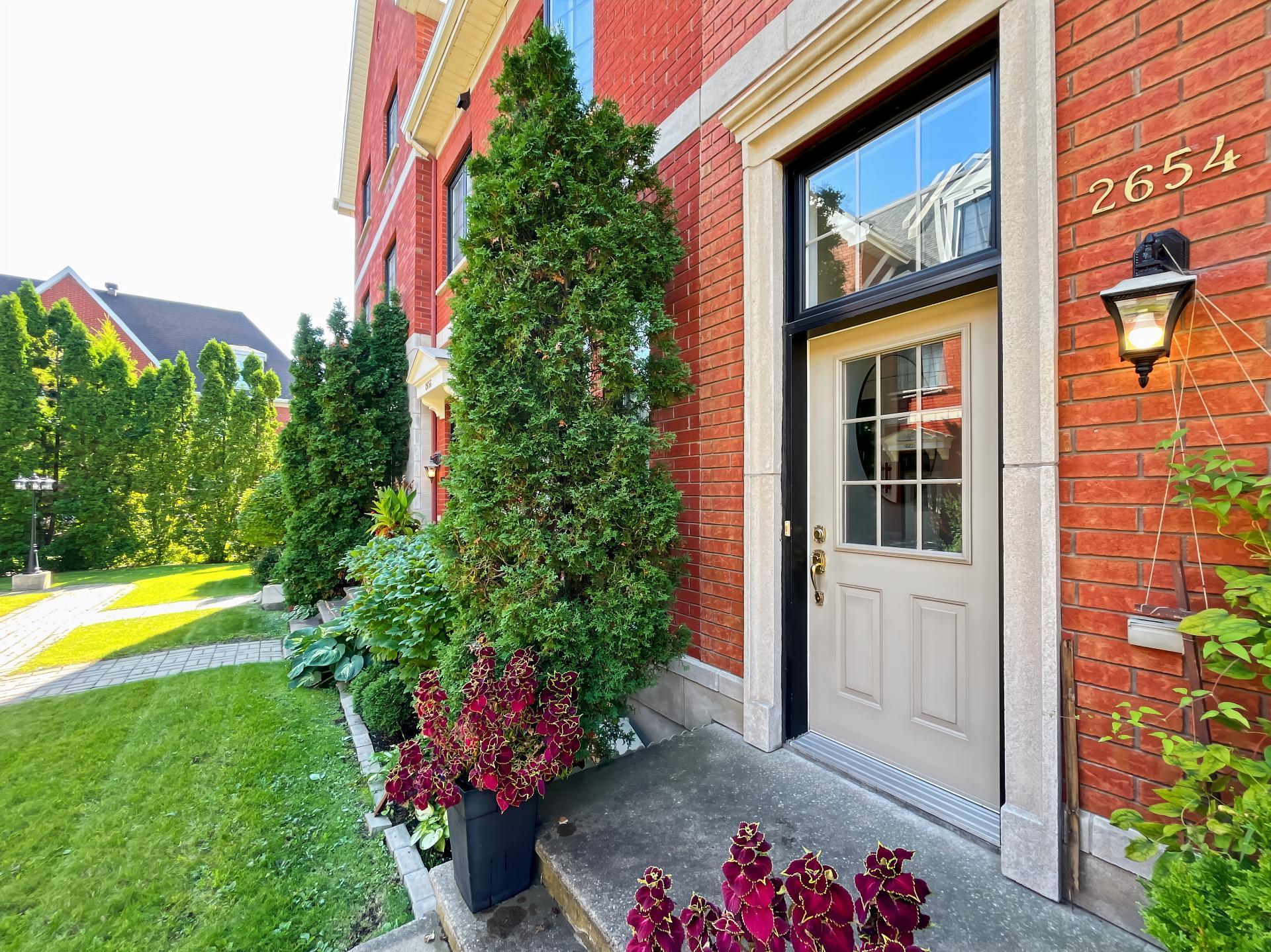 









2654


Av. Ernest-Hemingway

,
Montréal (Saint-Laurent),




QC
H4R3E7

