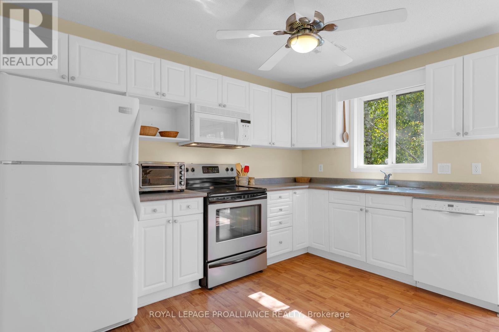 












21289 LOYALIST PARKWAY

,
Prince Edward County (Ameliasburgh),




Ontario
K0K1L0

