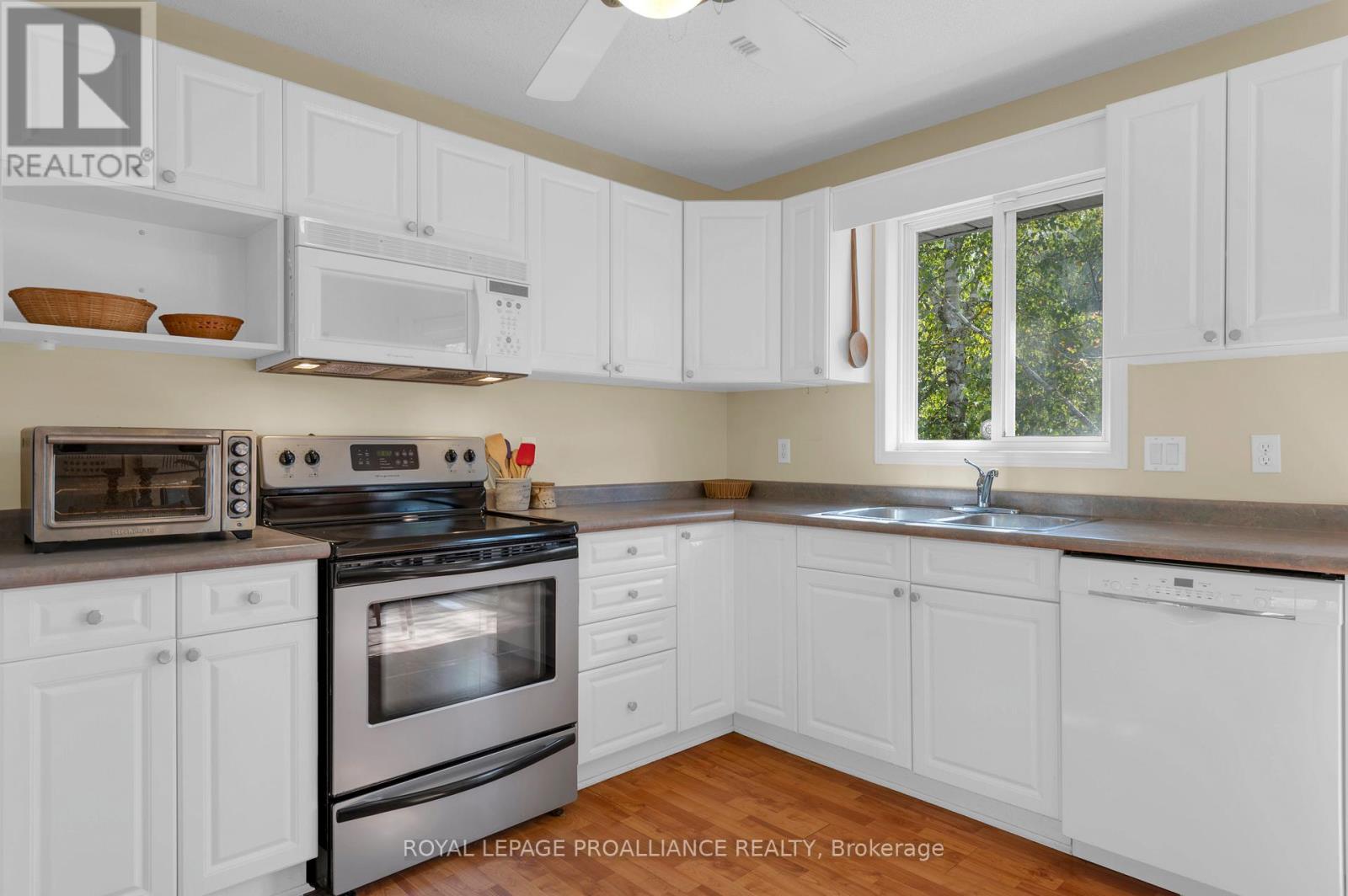 












21289 LOYALIST PARKWAY

,
Prince Edward County (Ameliasburgh),




Ontario
K0K1L0

