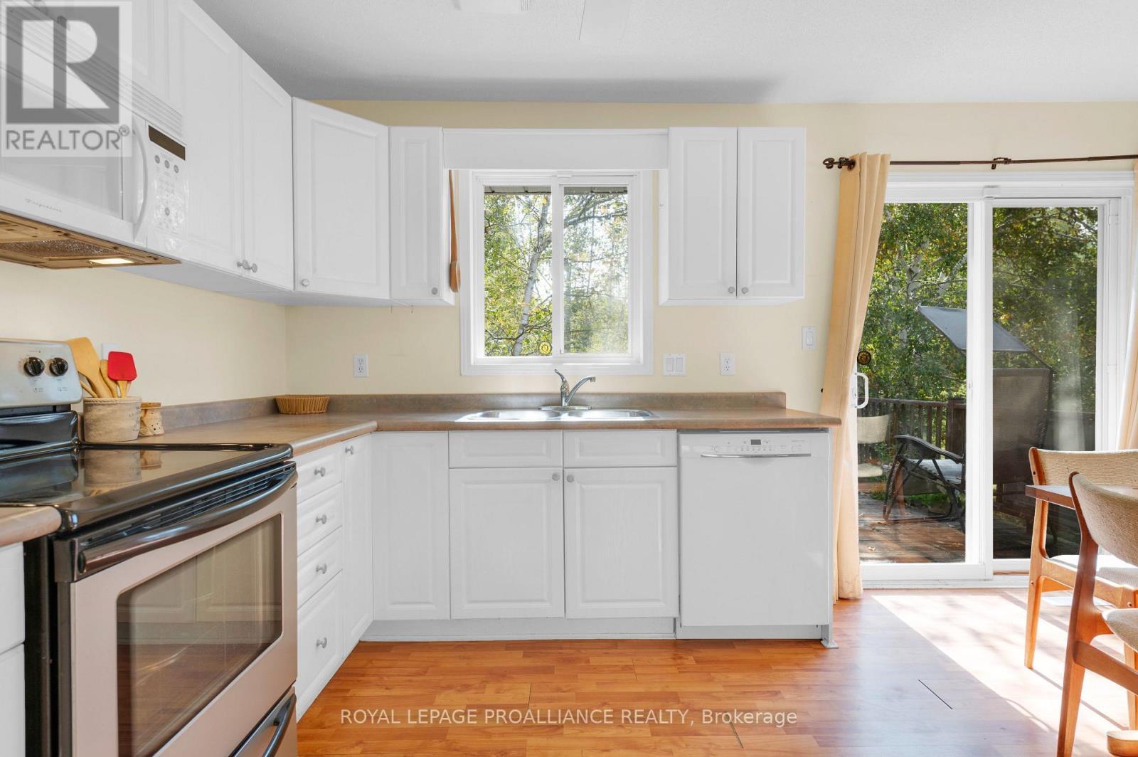 












21289 LOYALIST PARKWAY

,
Prince Edward County (Ameliasburgh),




Ontario
K0K1L0

