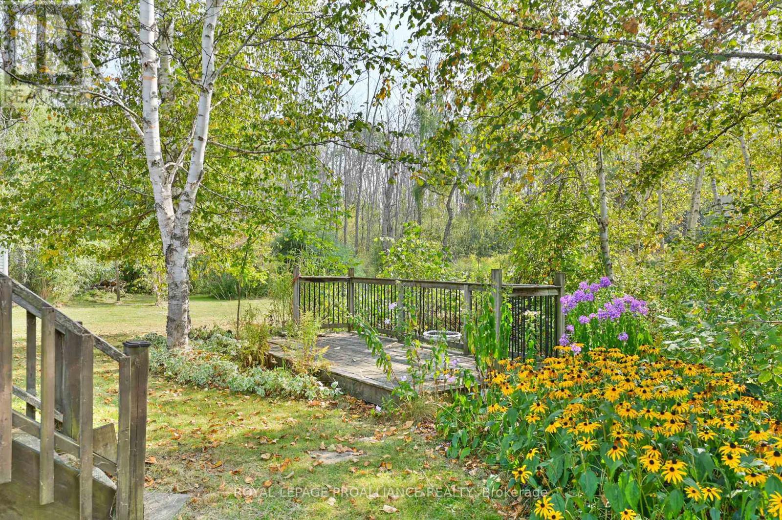 












21289 LOYALIST PARKWAY

,
Prince Edward County (Ameliasburgh),




Ontario
K0K1L0

