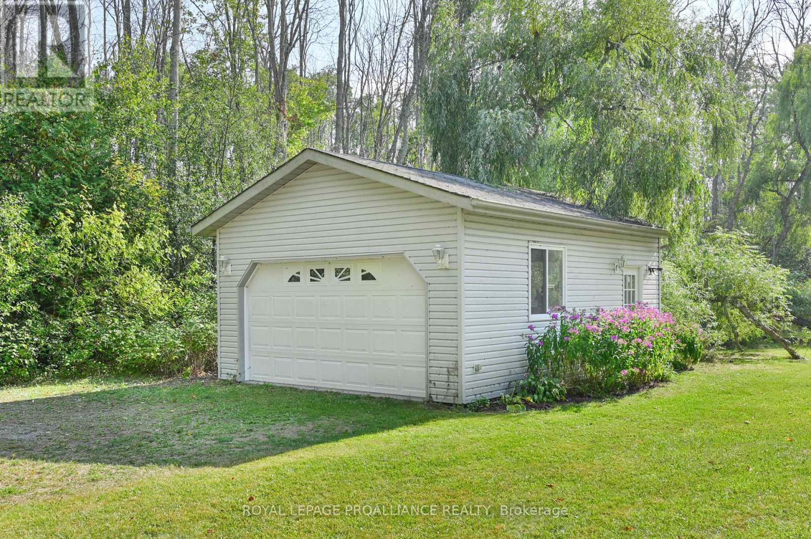 












21289 LOYALIST PARKWAY

,
Prince Edward County (Ameliasburgh),




Ontario
K0K1L0

