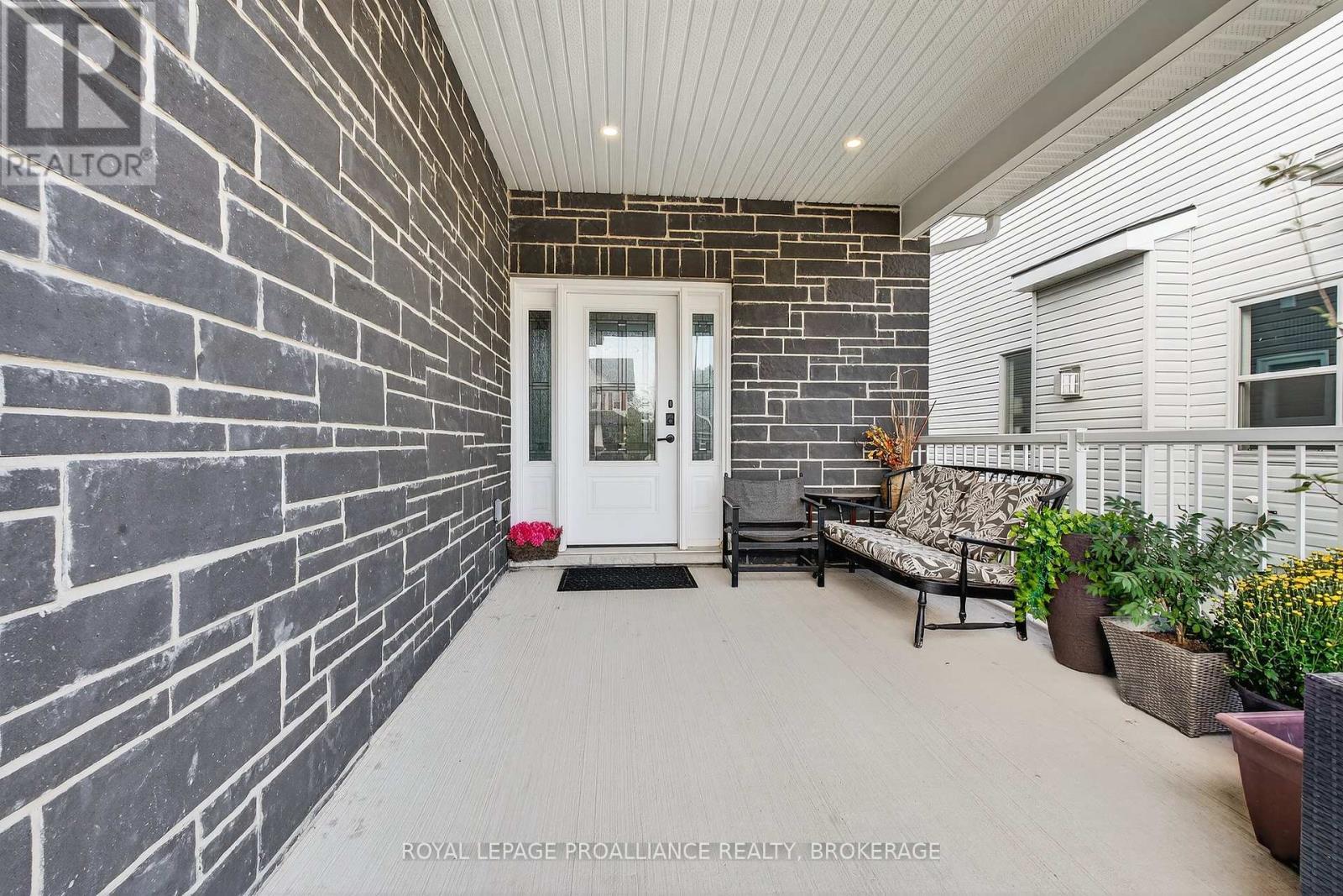 












1520 BERKSHIRE DRIVE

,
Kingston (City Northwest),




Ontario
K7P0S7

