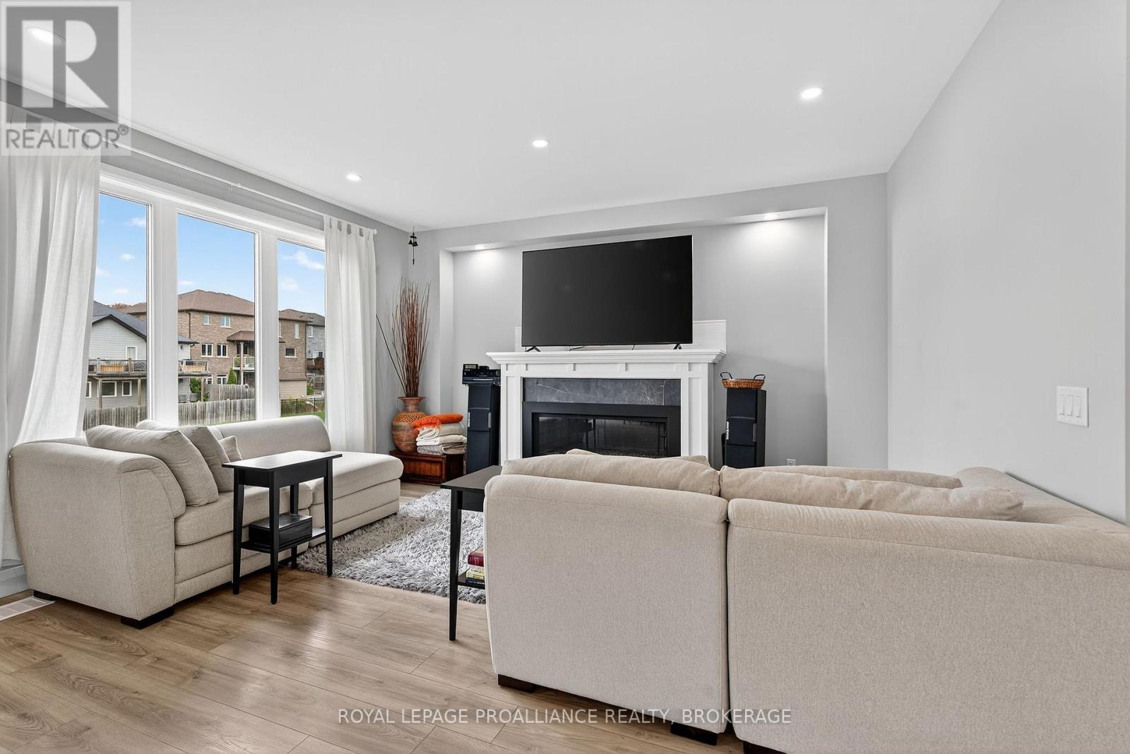 












1520 BERKSHIRE DRIVE

,
Kingston (City Northwest),




Ontario
K7P0S7

