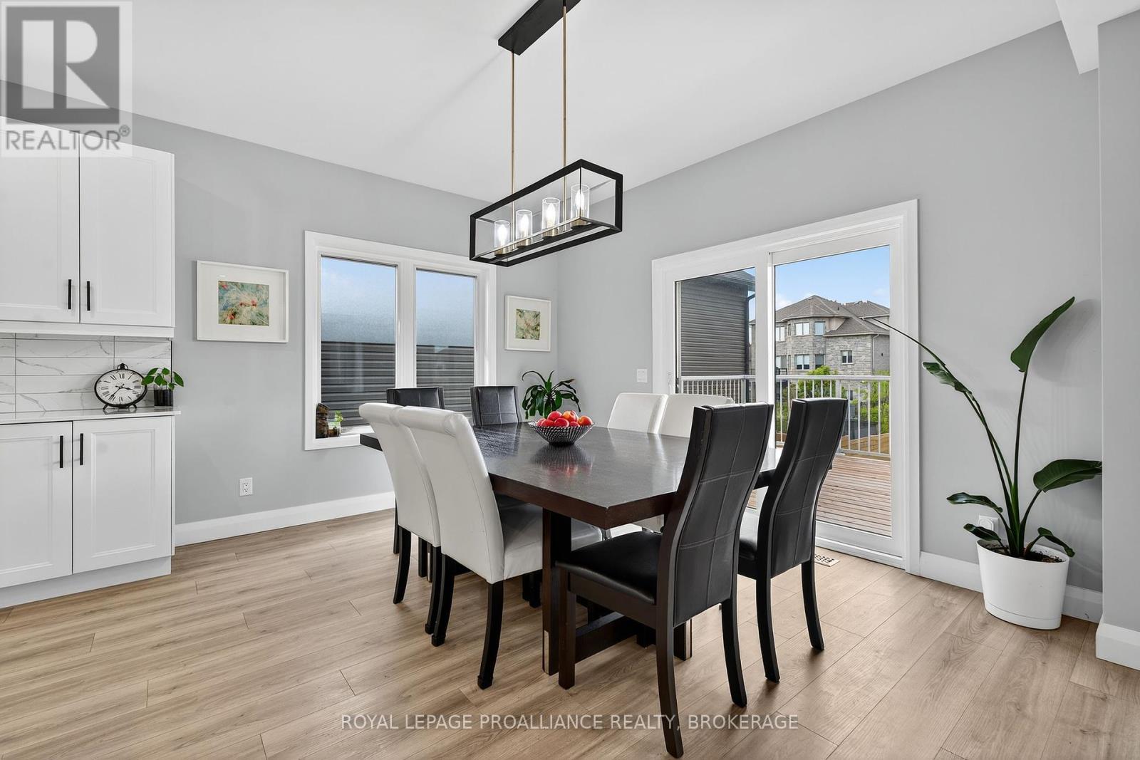 












1520 BERKSHIRE DRIVE

,
Kingston (City Northwest),




Ontario
K7P0S7

