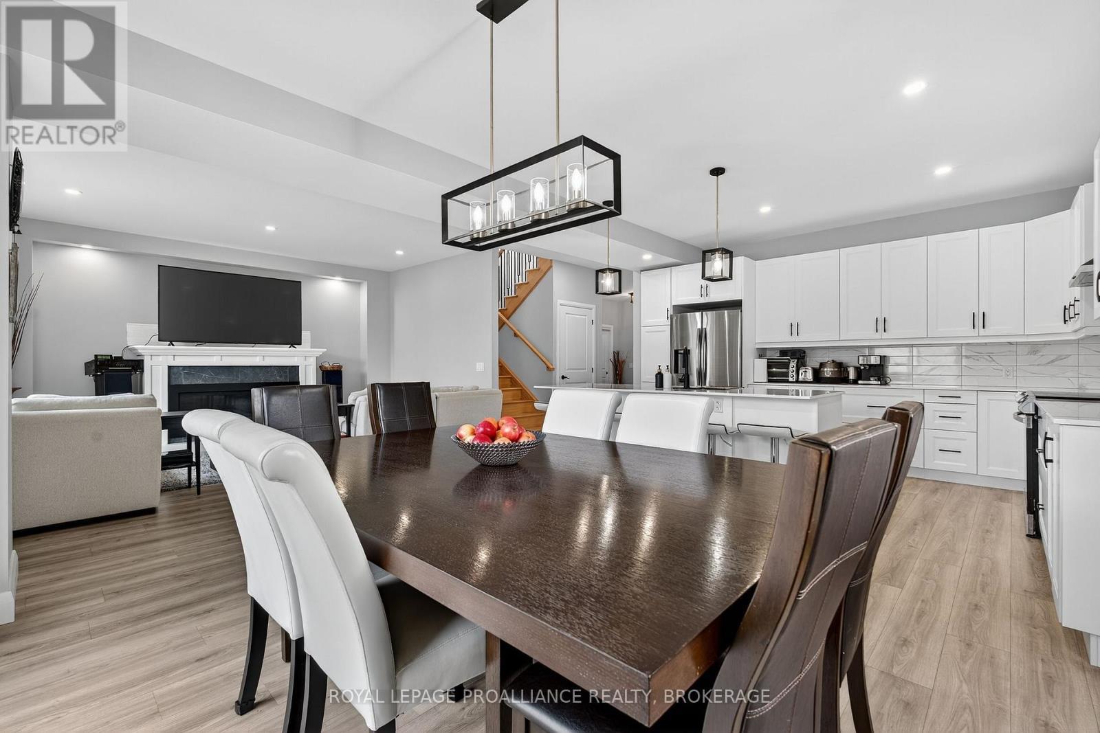 












1520 BERKSHIRE DRIVE

,
Kingston (City Northwest),




Ontario
K7P0S7

