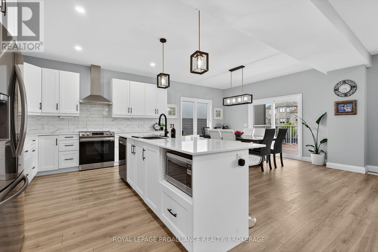 












1520 BERKSHIRE DRIVE

,
Kingston (City Northwest),




Ontario
K7P0S7


