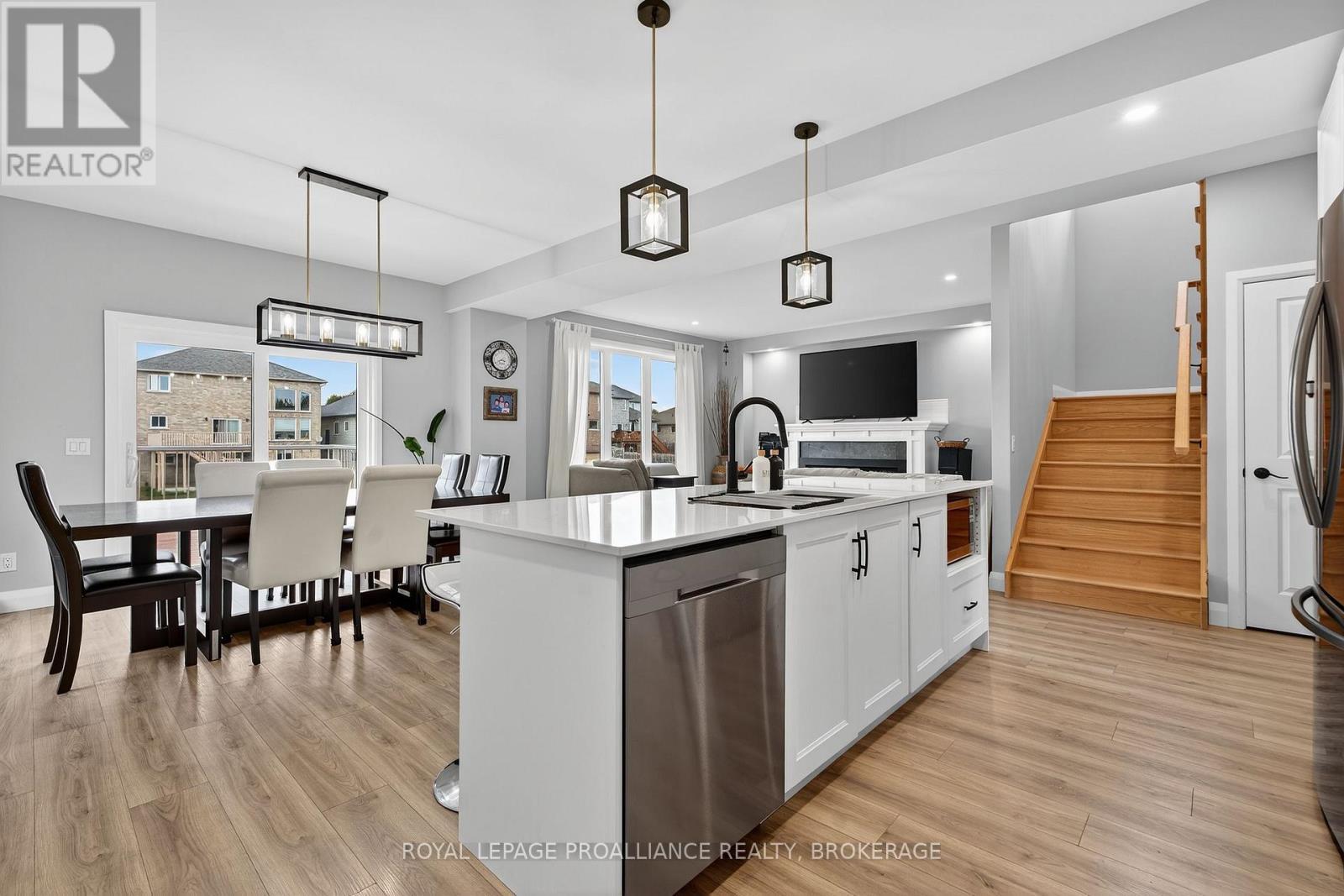 












1520 BERKSHIRE DRIVE

,
Kingston (City Northwest),




Ontario
K7P0S7

