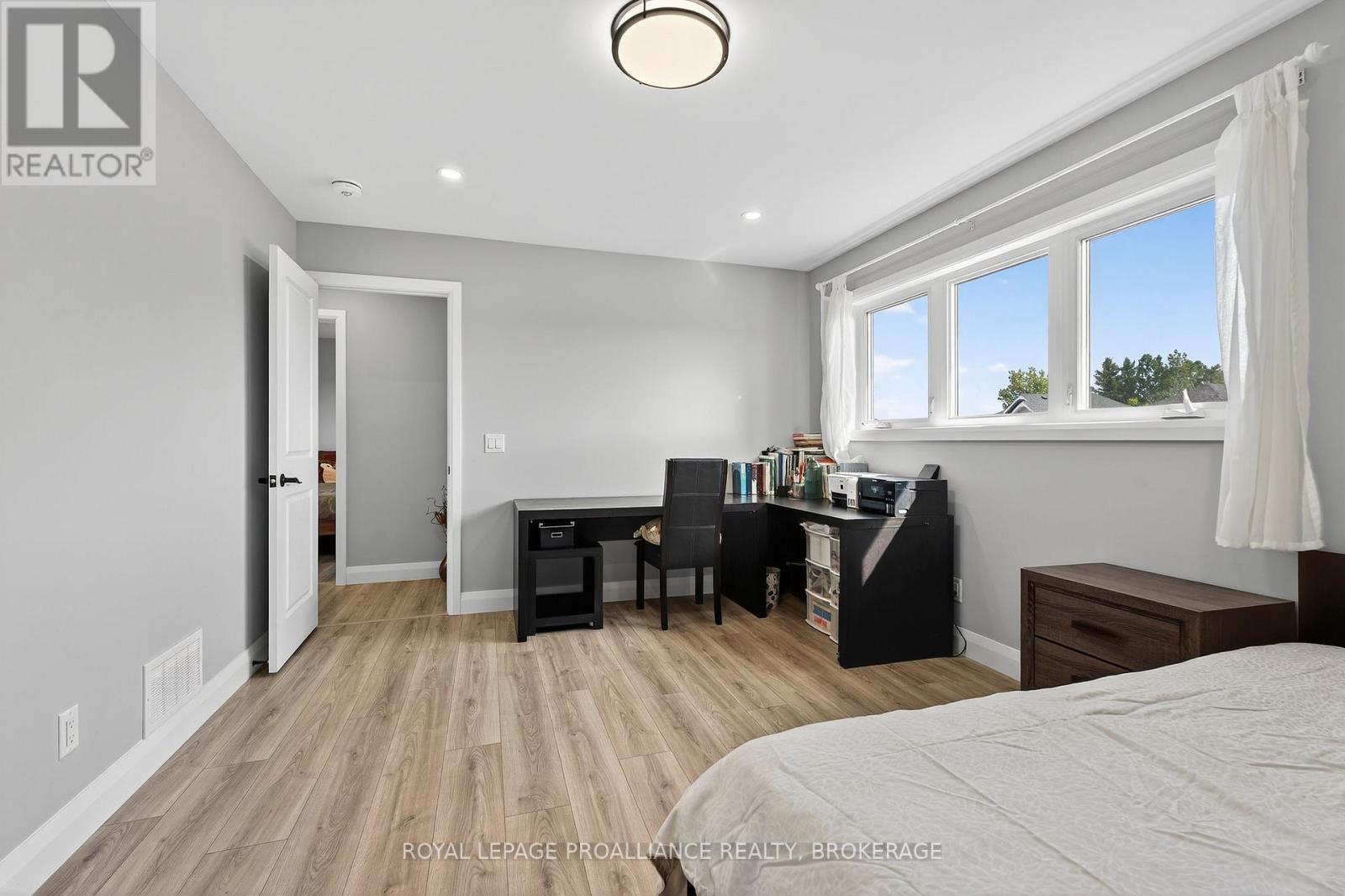












1520 BERKSHIRE DRIVE

,
Kingston (City Northwest),




Ontario
K7P0S7

