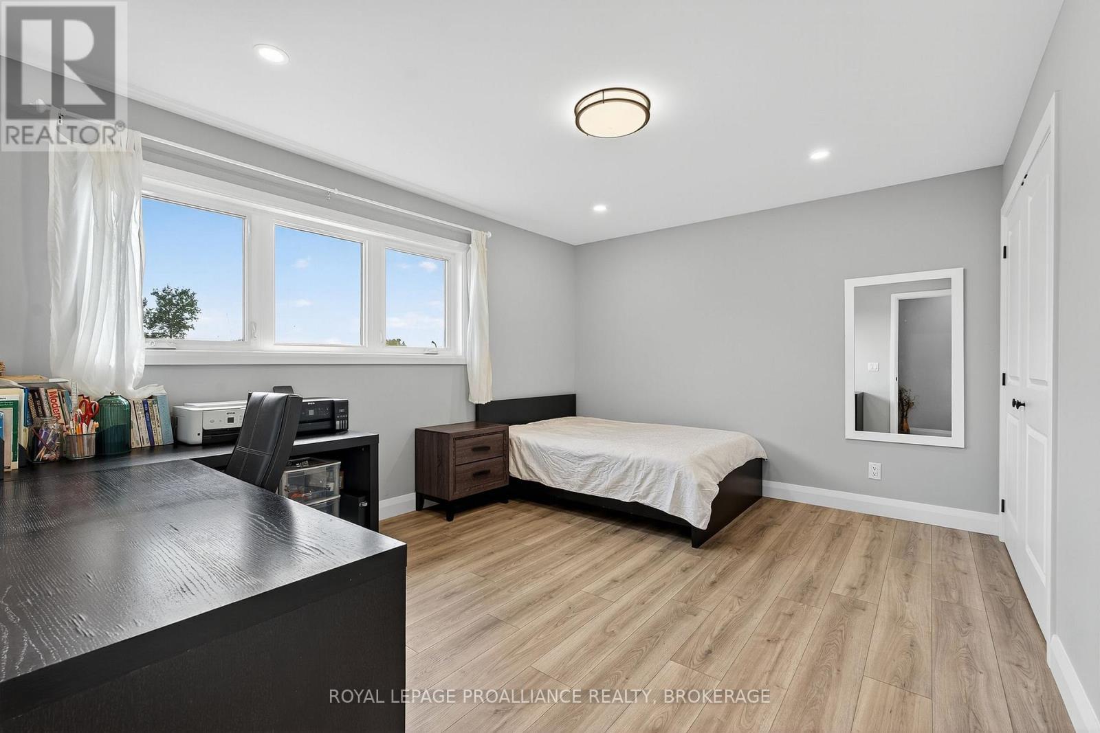 












1520 BERKSHIRE DRIVE

,
Kingston (City Northwest),




Ontario
K7P0S7

