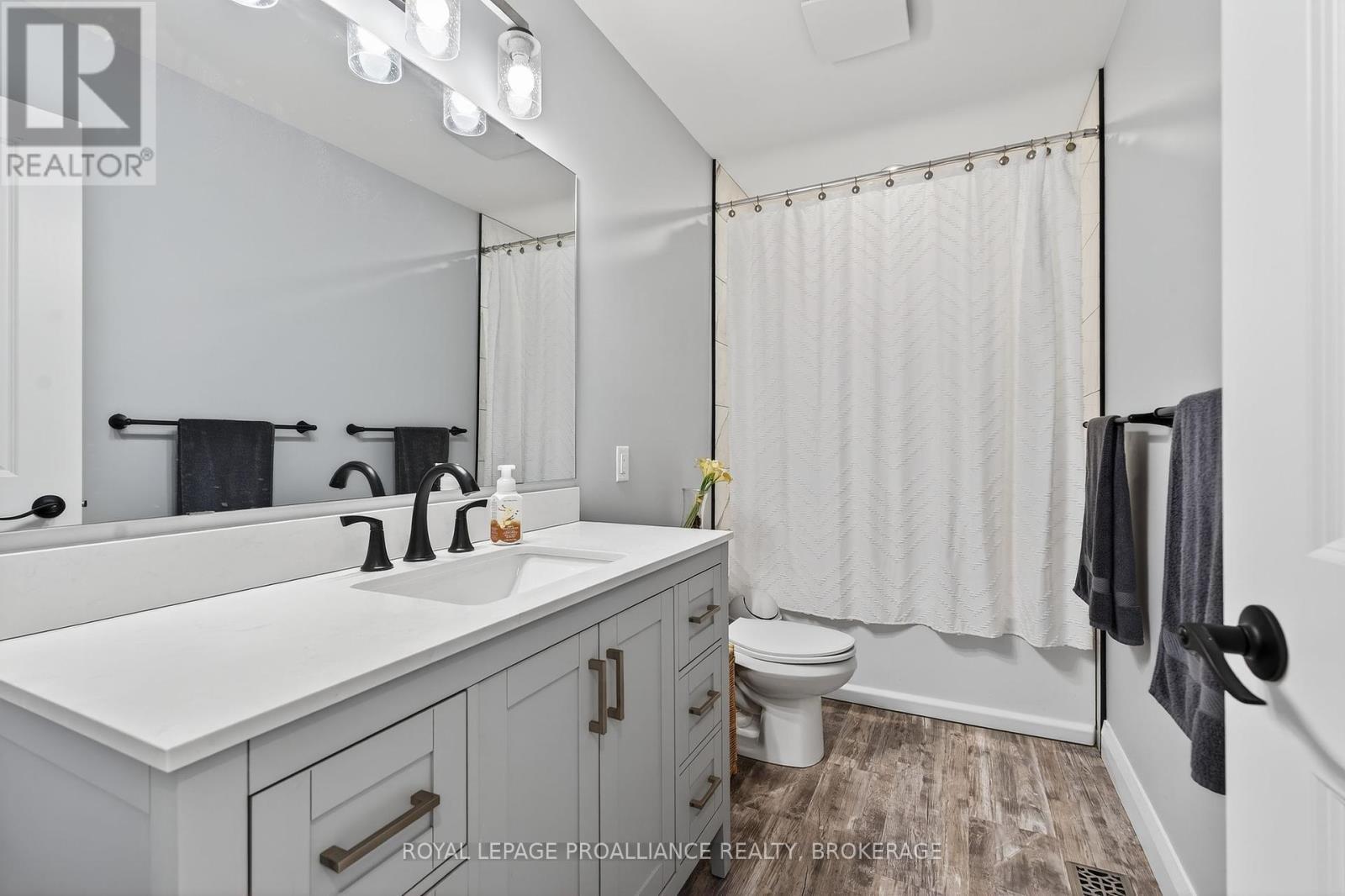 












1520 BERKSHIRE DRIVE

,
Kingston (City Northwest),




Ontario
K7P0S7


