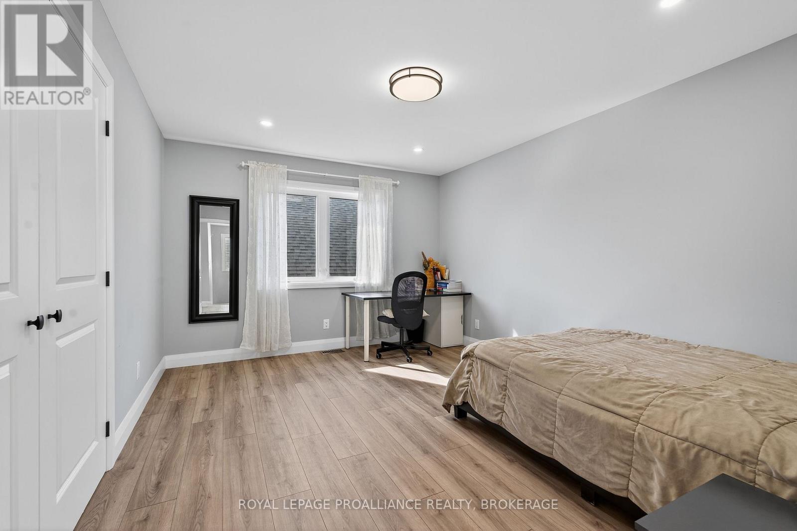 












1520 BERKSHIRE DRIVE

,
Kingston (City Northwest),




Ontario
K7P0S7

