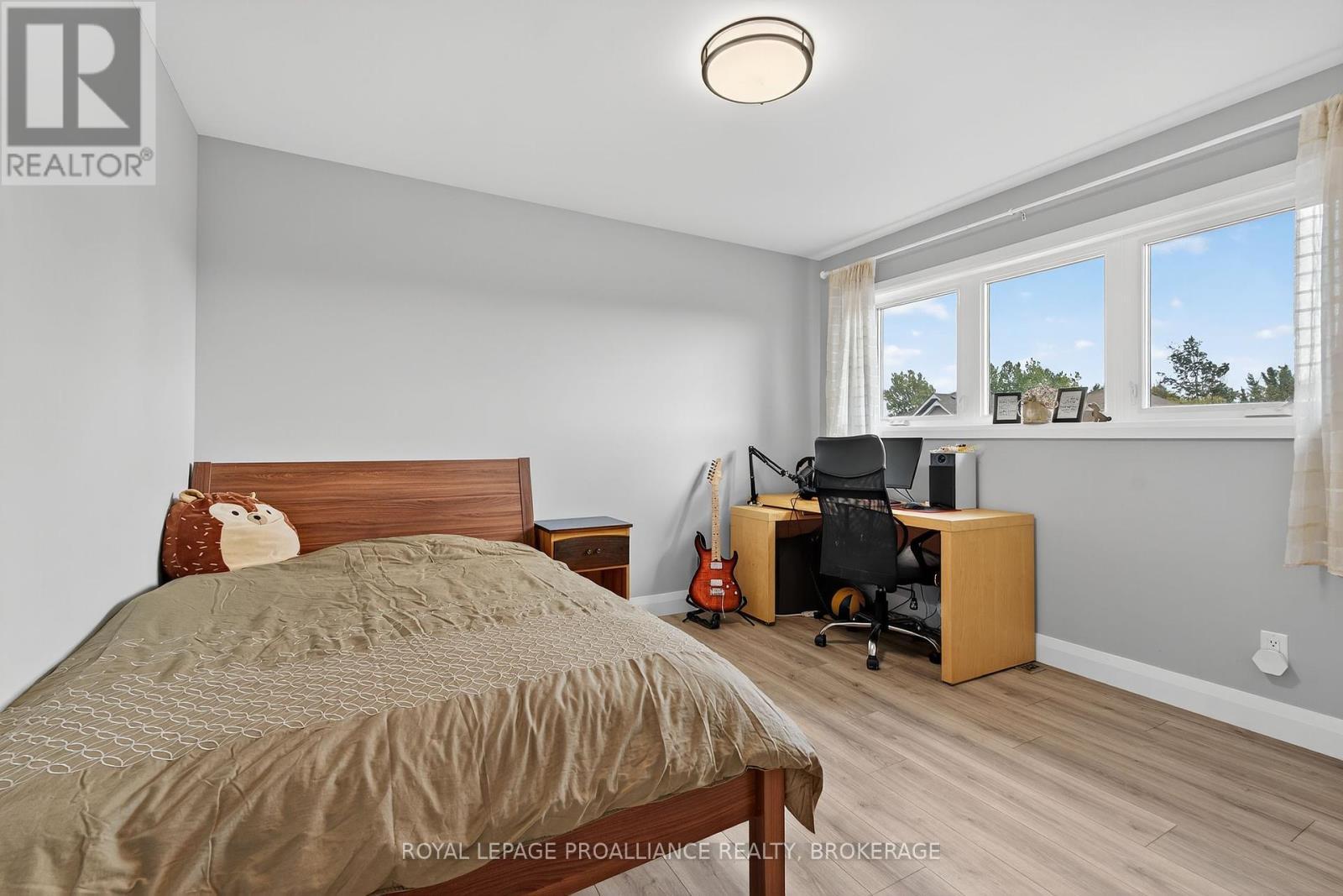 












1520 BERKSHIRE DRIVE

,
Kingston (City Northwest),




Ontario
K7P0S7

