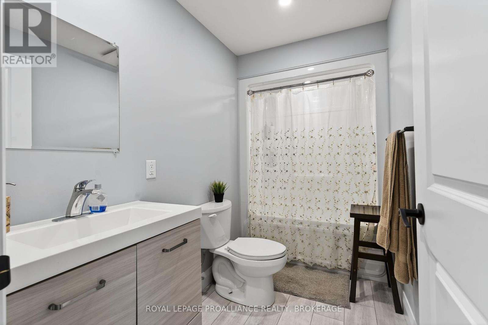 












1520 BERKSHIRE DRIVE

,
Kingston (City Northwest),




Ontario
K7P0S7

