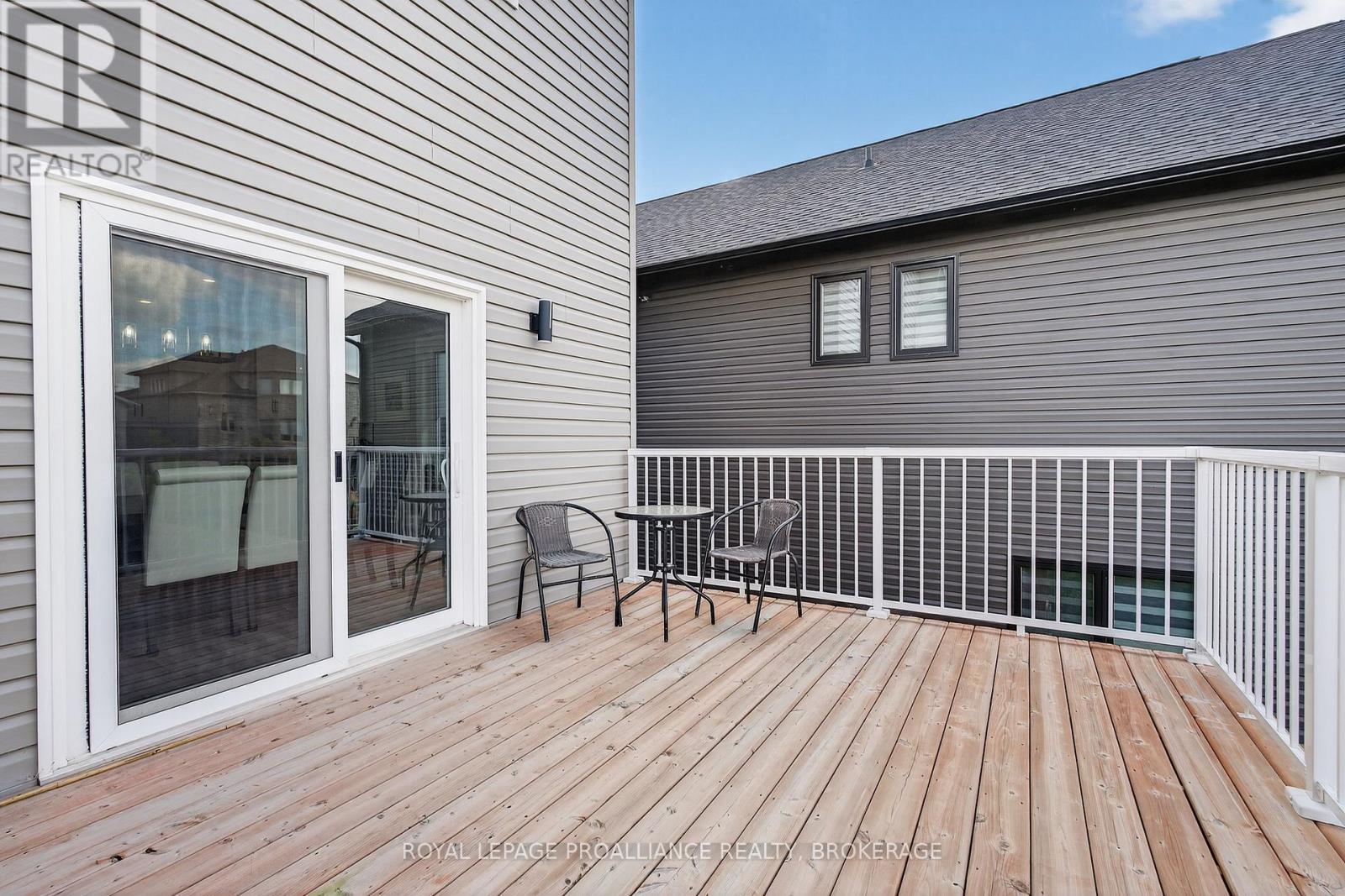 












1520 BERKSHIRE DRIVE

,
Kingston (City Northwest),




Ontario
K7P0S7

