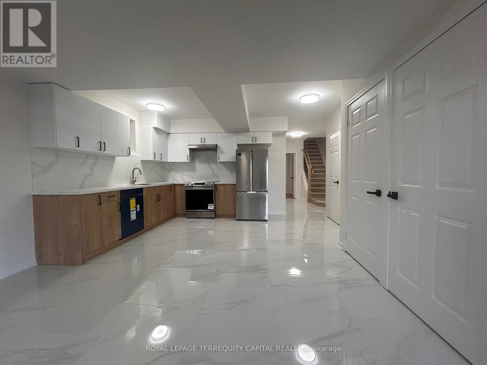 












B - 353 EDGEHILL DRIVE

,
Barrie,




Ontario
L4N9X5

