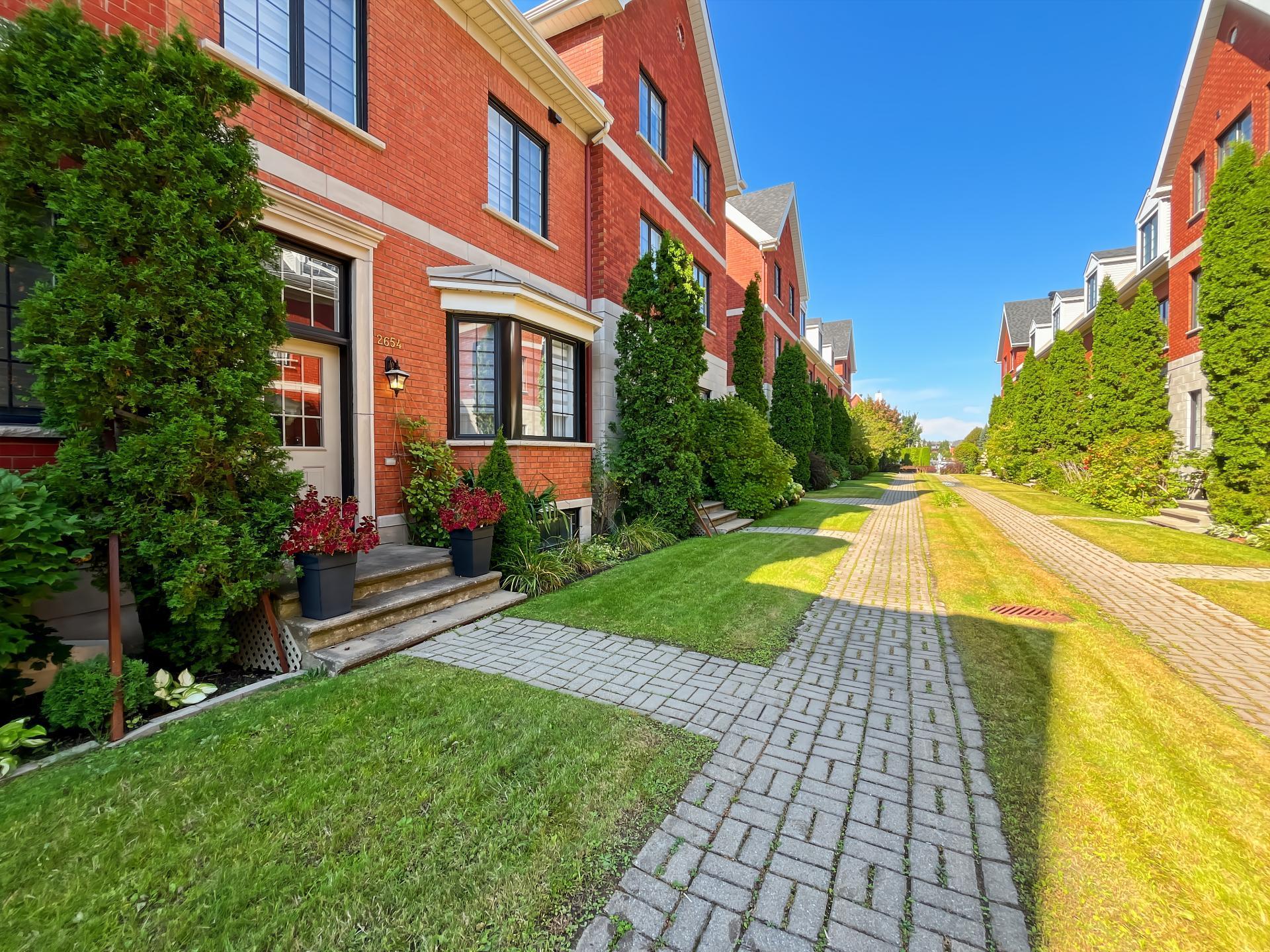 









2654Z


Av. Ernest-Hemingway

,
Montréal (Saint-Laurent),




QC
H4R3E7

