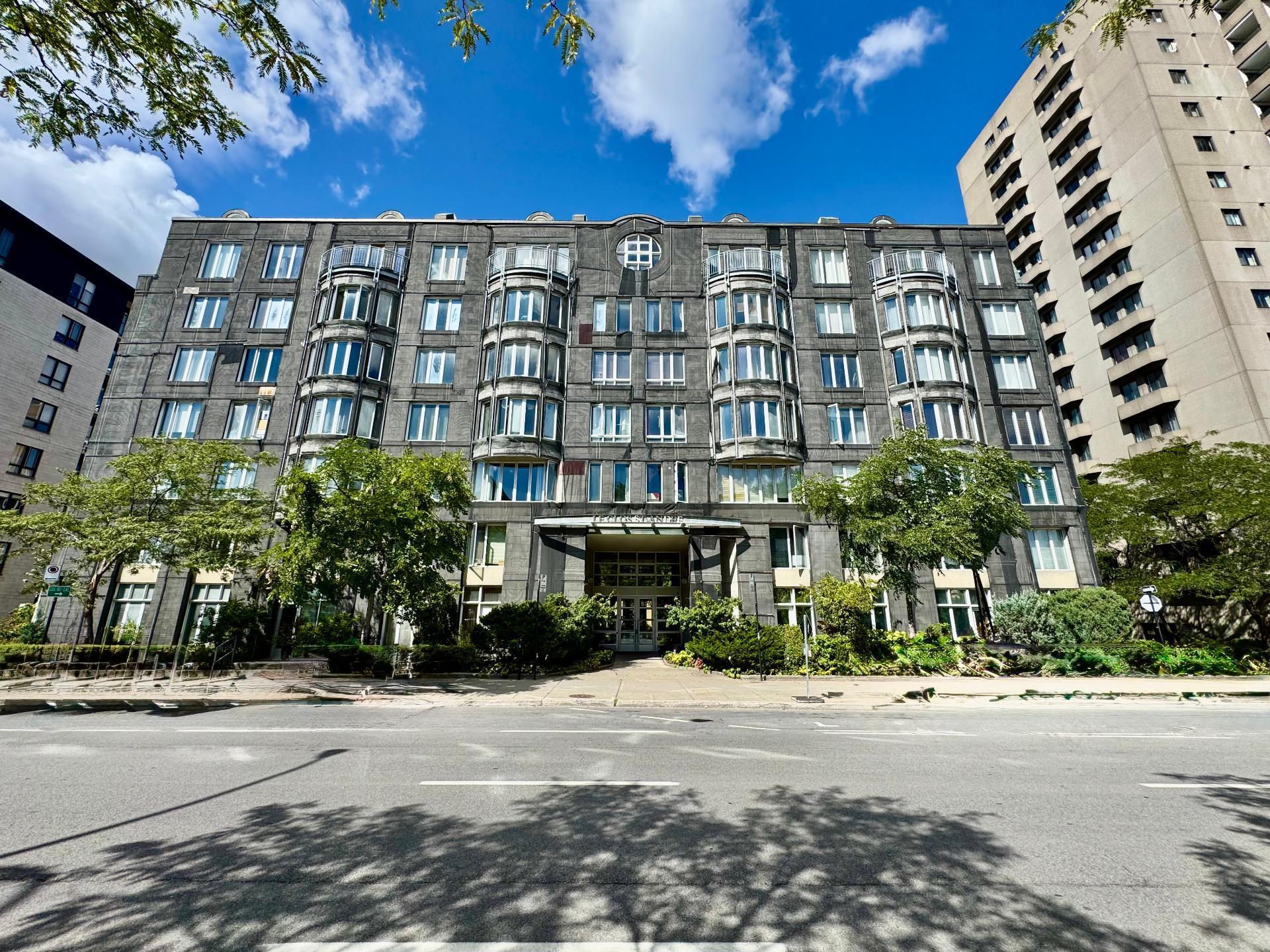 









925


Boul. René-Lévesque E.

, 302,
Montréal (Ville-Marie),




QC
H2L5B1

