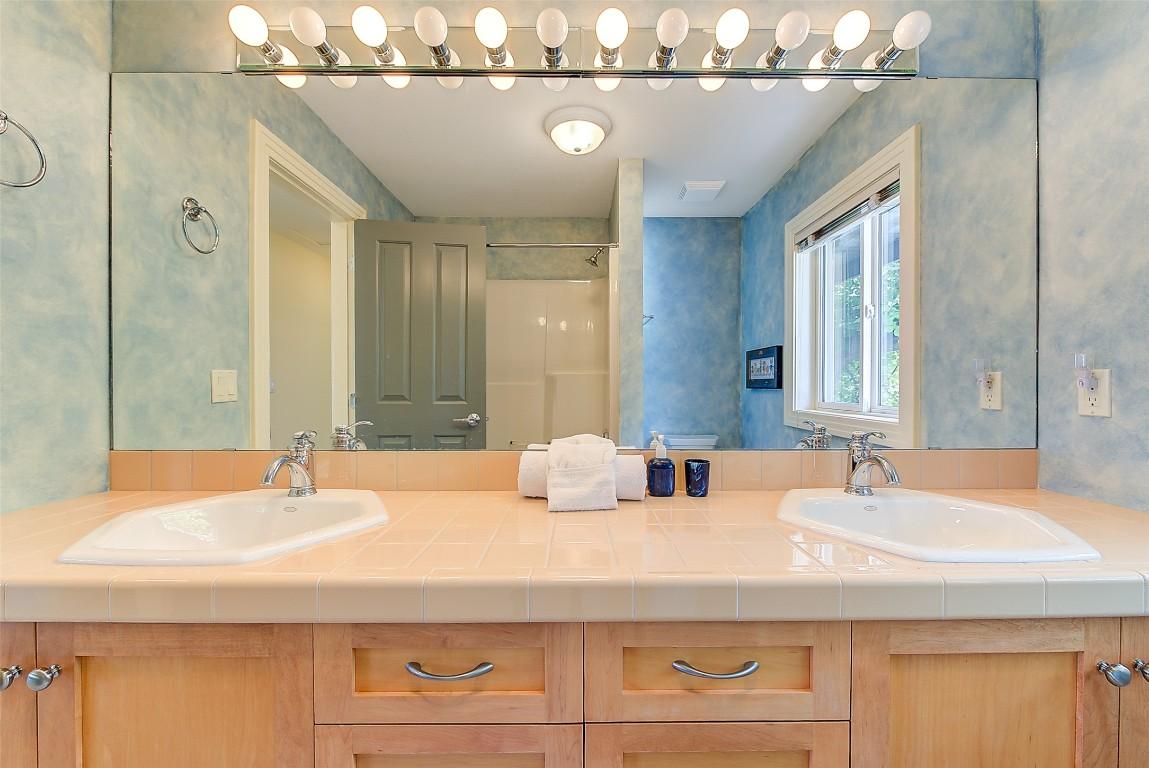 









4260


Hobson

Road,
Kelowna,




BC
V1W 1Y3

