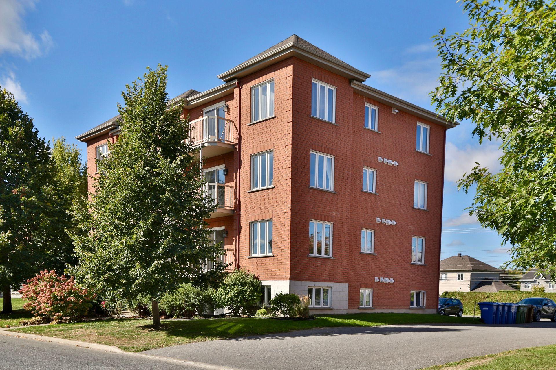 









1168


Rue Pierre-Cognac

, 402,
Chambly,




QC
J3L5W8

