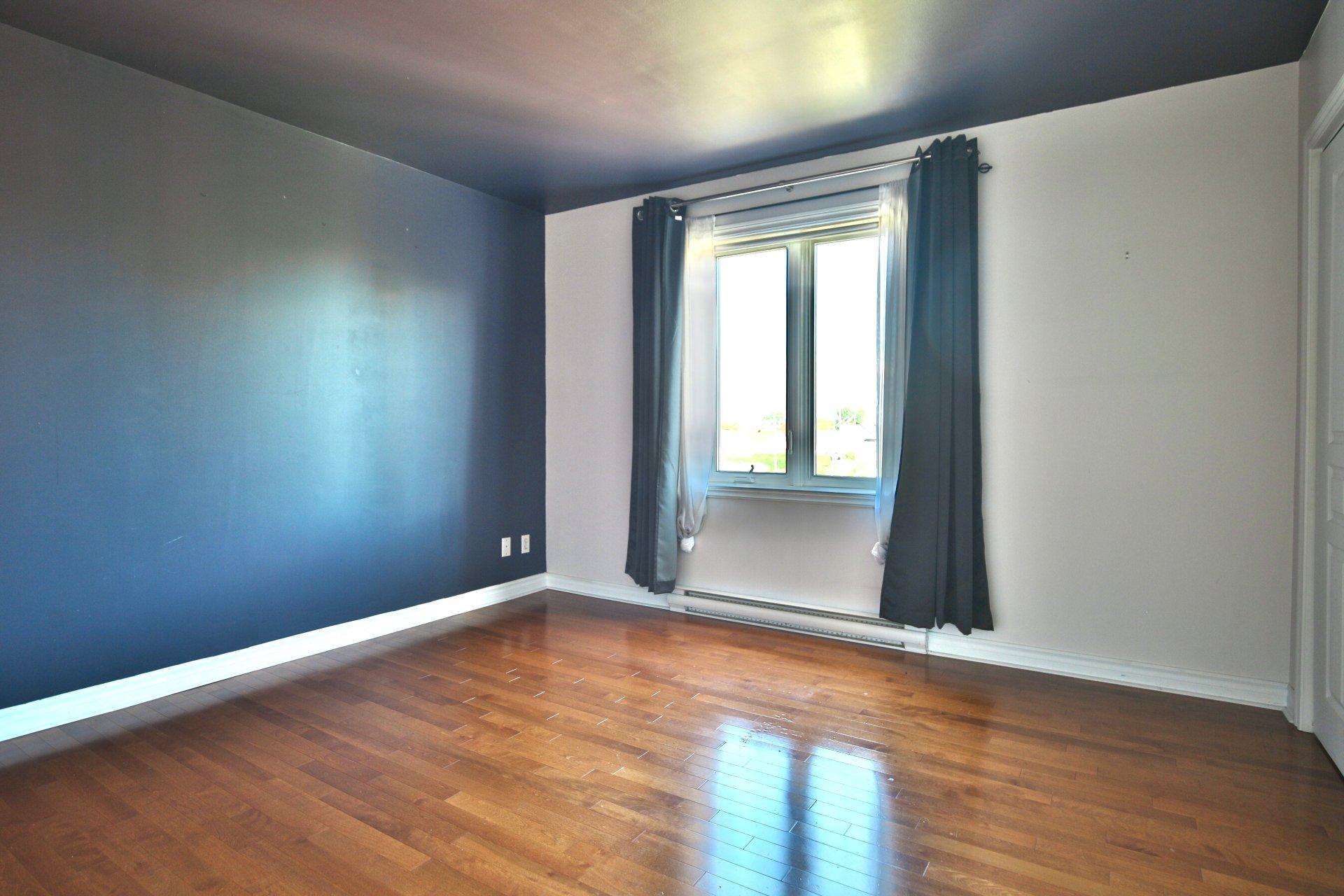 









1168


Rue Pierre-Cognac

, 402,
Chambly,




QC
J3L5W8

