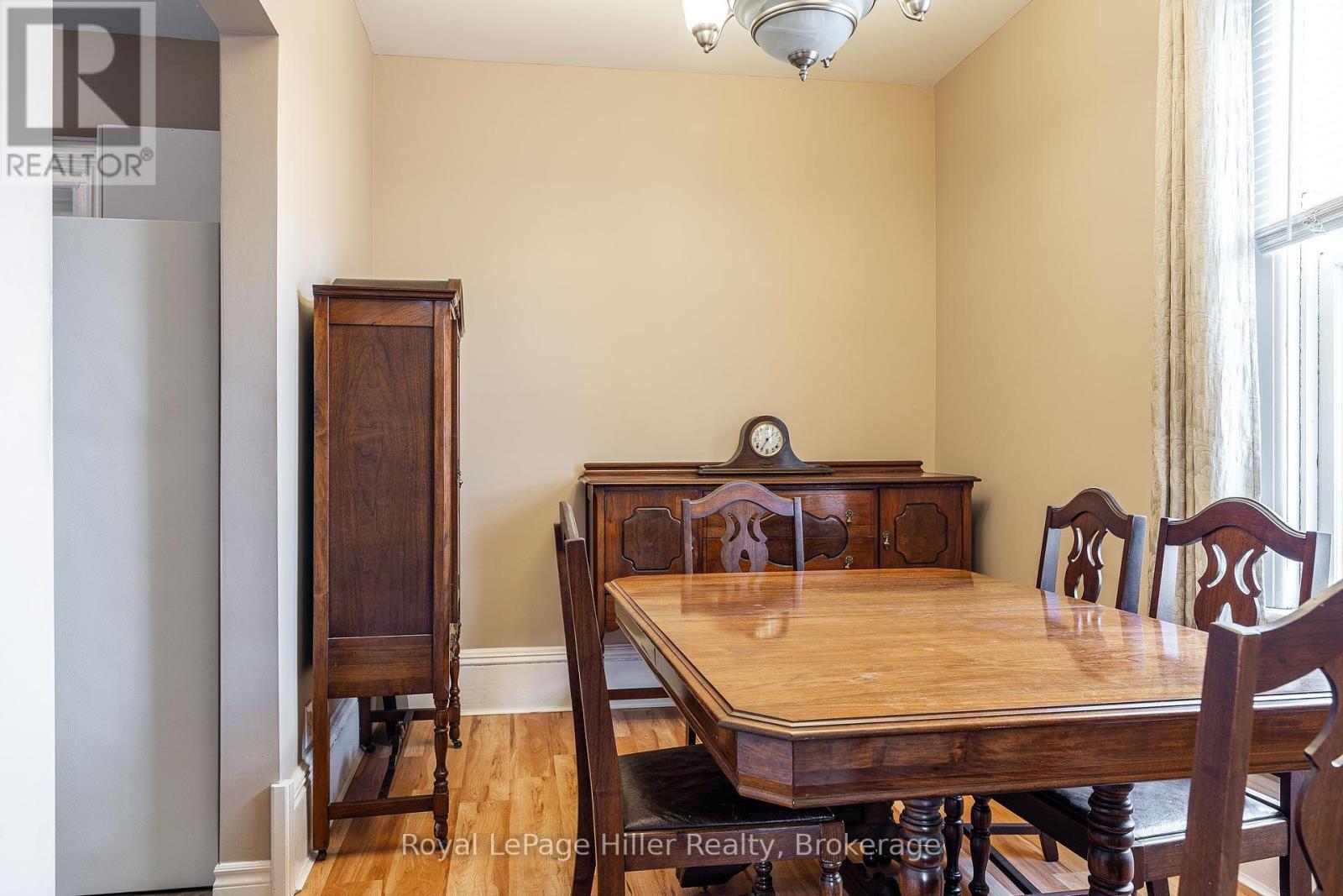 












139 WELLINGTON STREET

,
Stratford,




Ontario
N5A2L4

