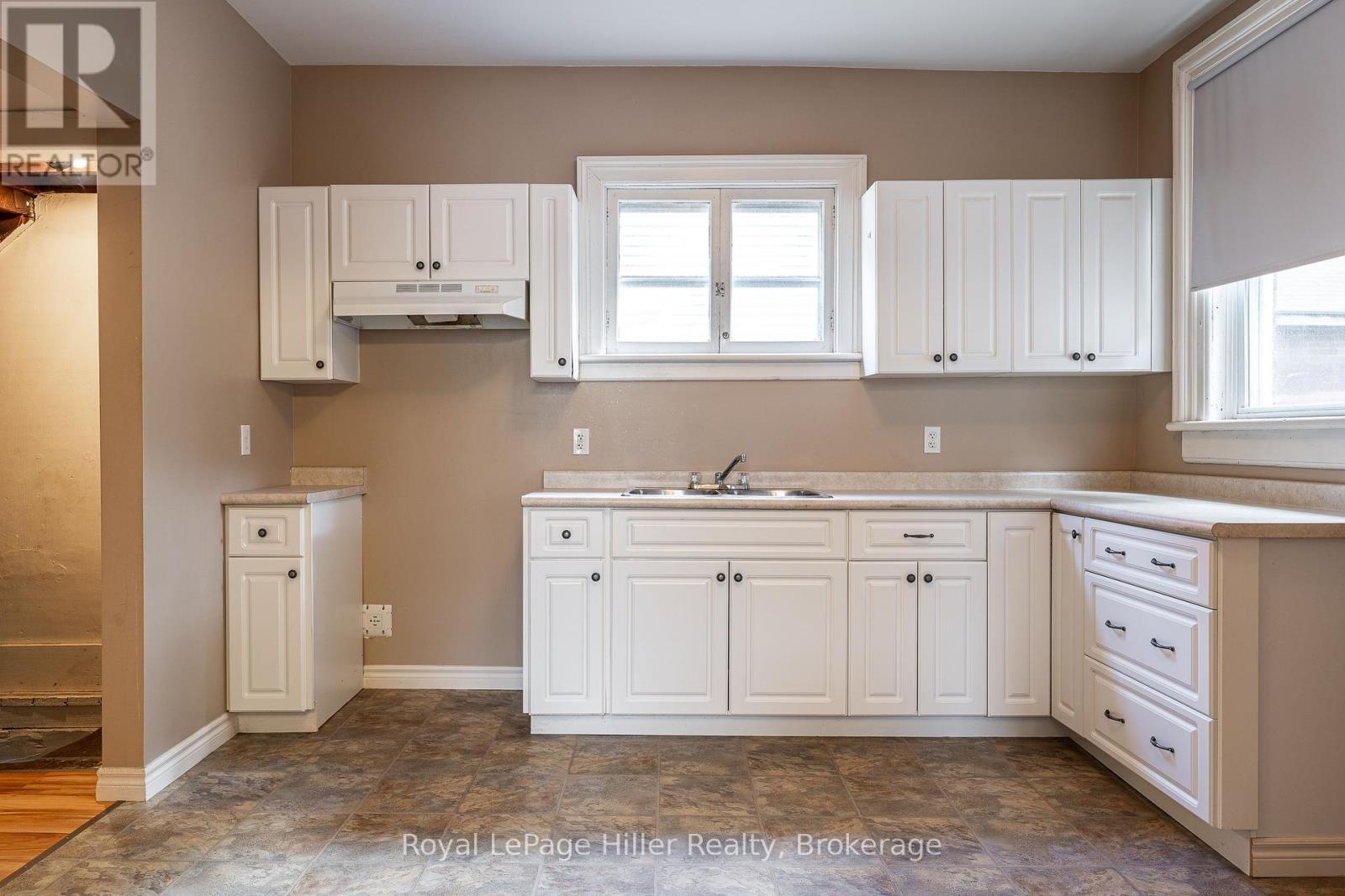












139 WELLINGTON STREET

,
Stratford,




Ontario
N5A2L4

