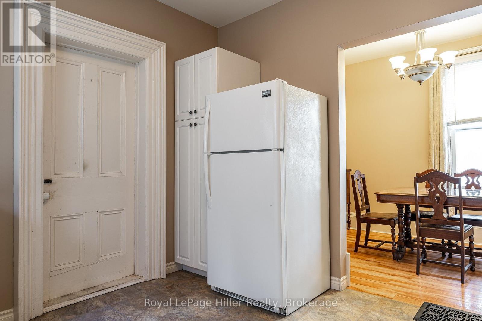 












139 WELLINGTON STREET

,
Stratford,




Ontario
N5A2L4

